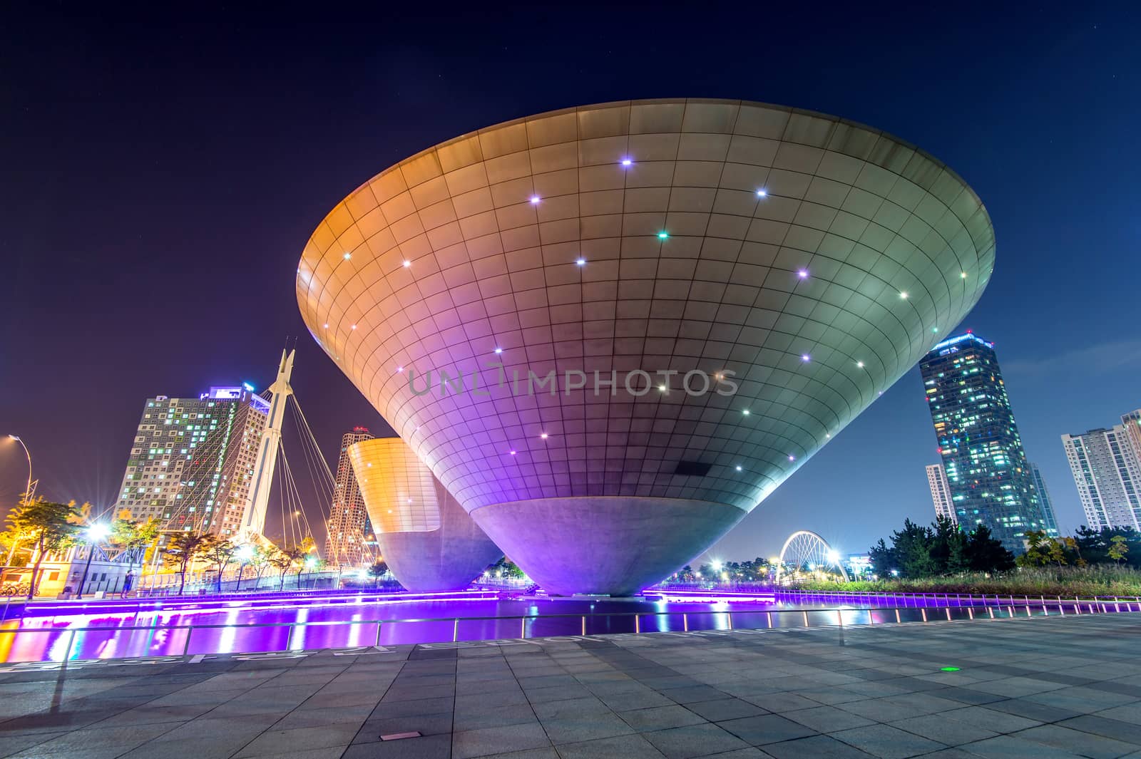 INCHEON, SOUTH KOREA - SEPTEMBER 19 : Songdo Central Park is the green space plan,inspired by NYC. Photo taken September 19,2015 in Incheon, South Korea.