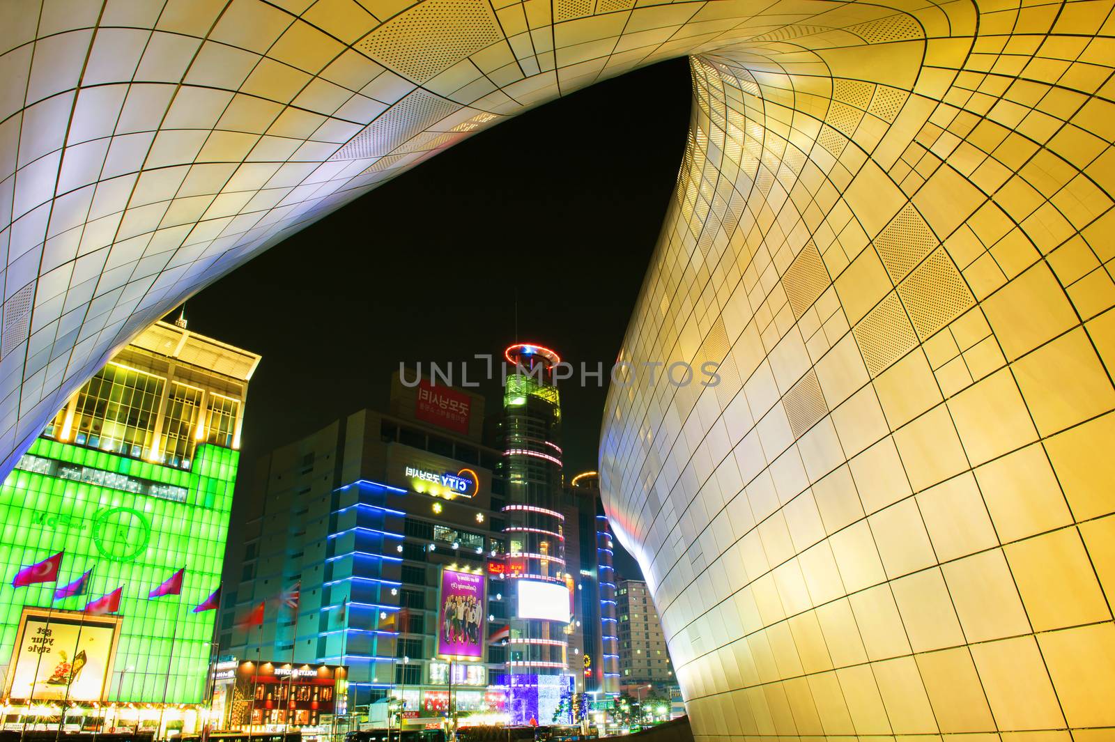 Dongdaemun Design Plaza is a modern architecture in Seoul designed by Zaha Hadid. by gutarphotoghaphy