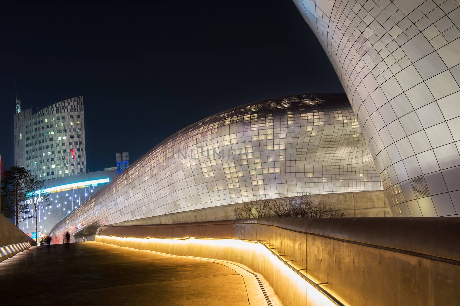 Dongdaemun Design Plaza is a modern architecture in Seoul designed by Zaha Hadid. by gutarphotoghaphy