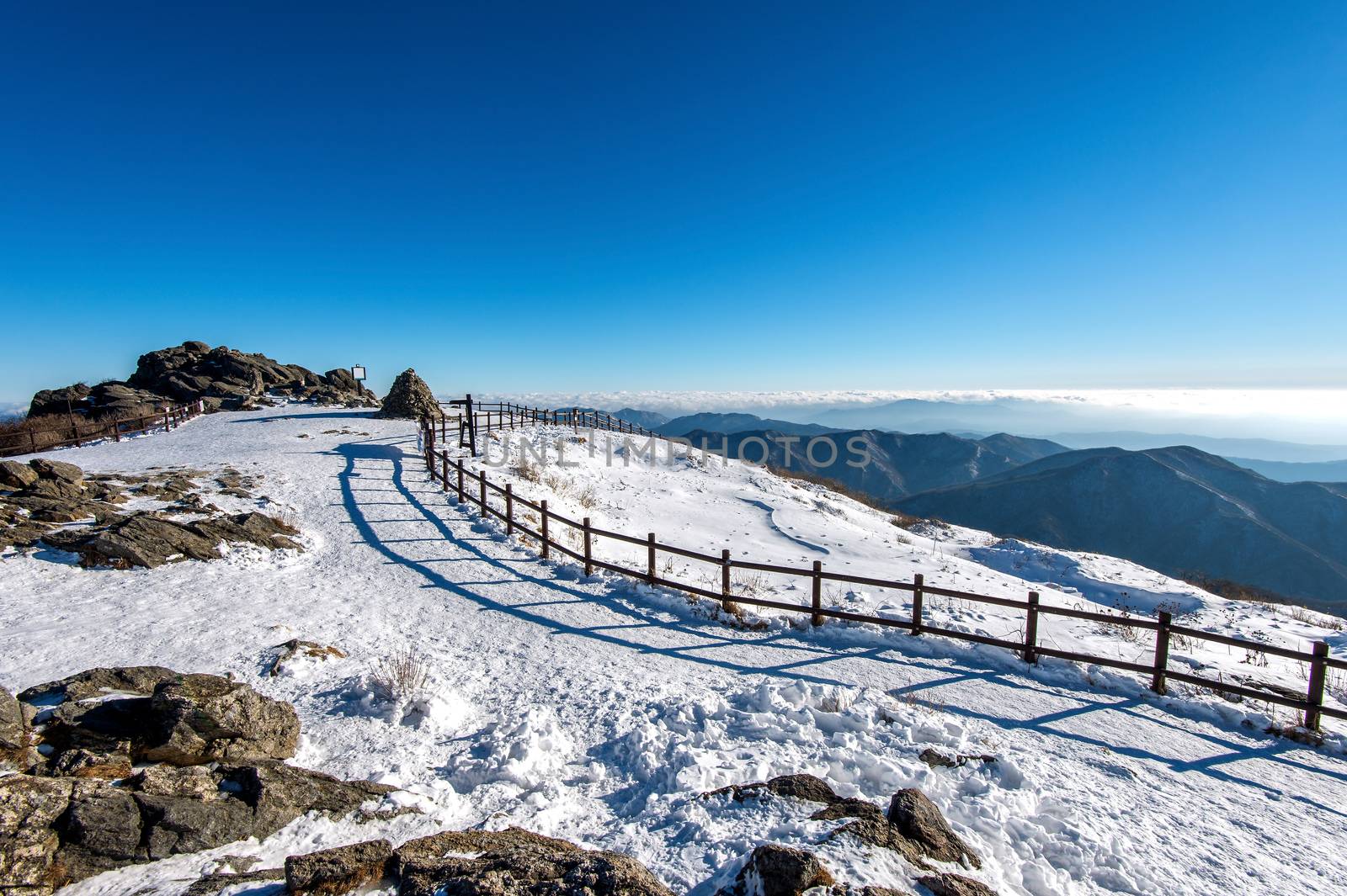 Peak of Deogyusan mountains in winter,South Korea. by gutarphotoghaphy