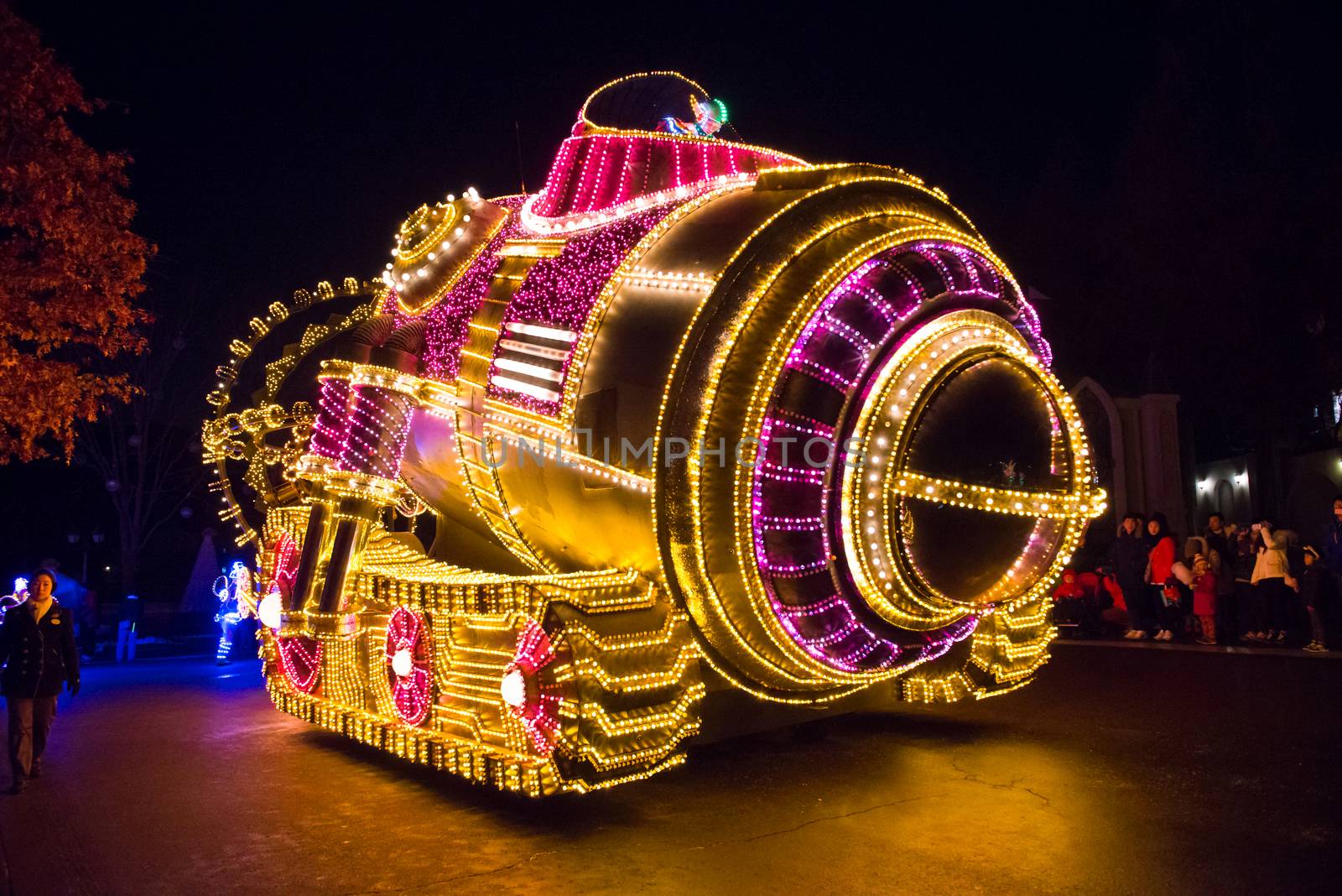 A beautiful parade at night in Everland. by gutarphotoghaphy