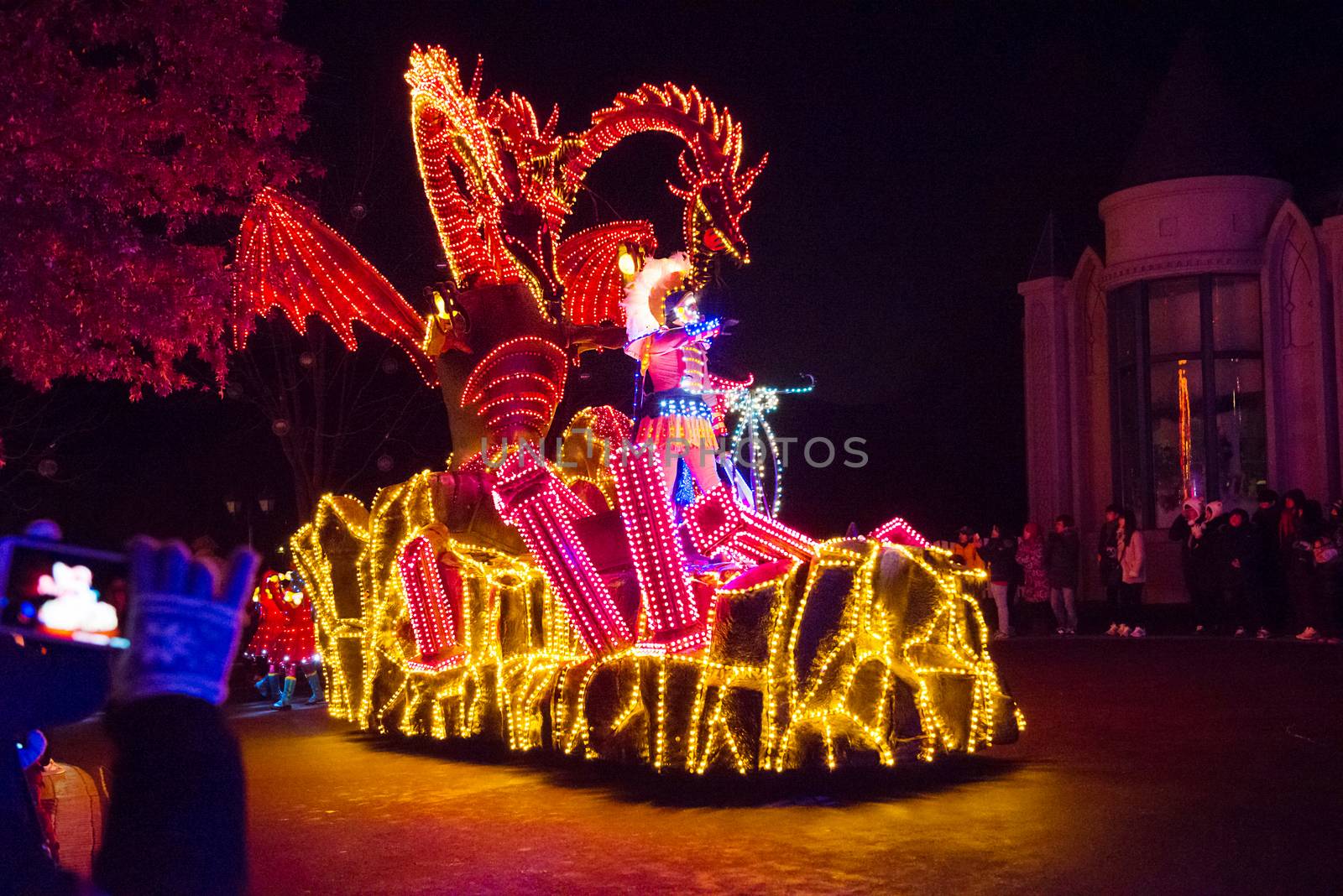 A beautiful parade at night in Everland. by gutarphotoghaphy