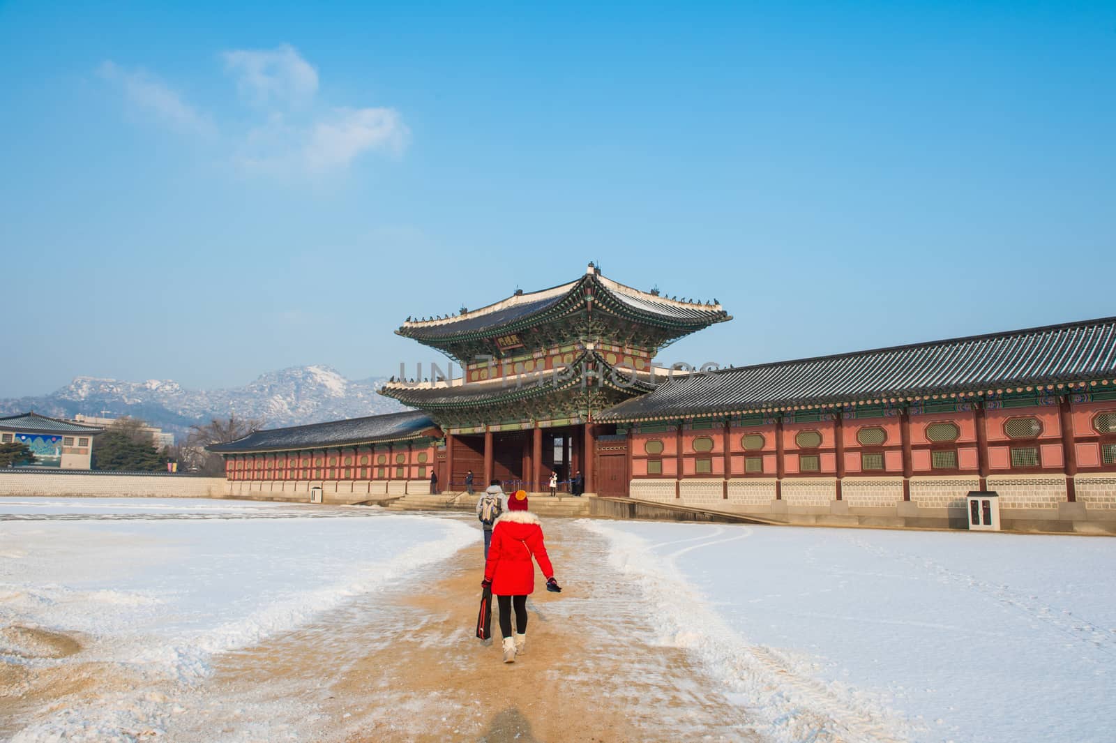 Tourists taking photos of the beautiful scenery around Gyeongbokgung Palace. by gutarphotoghaphy