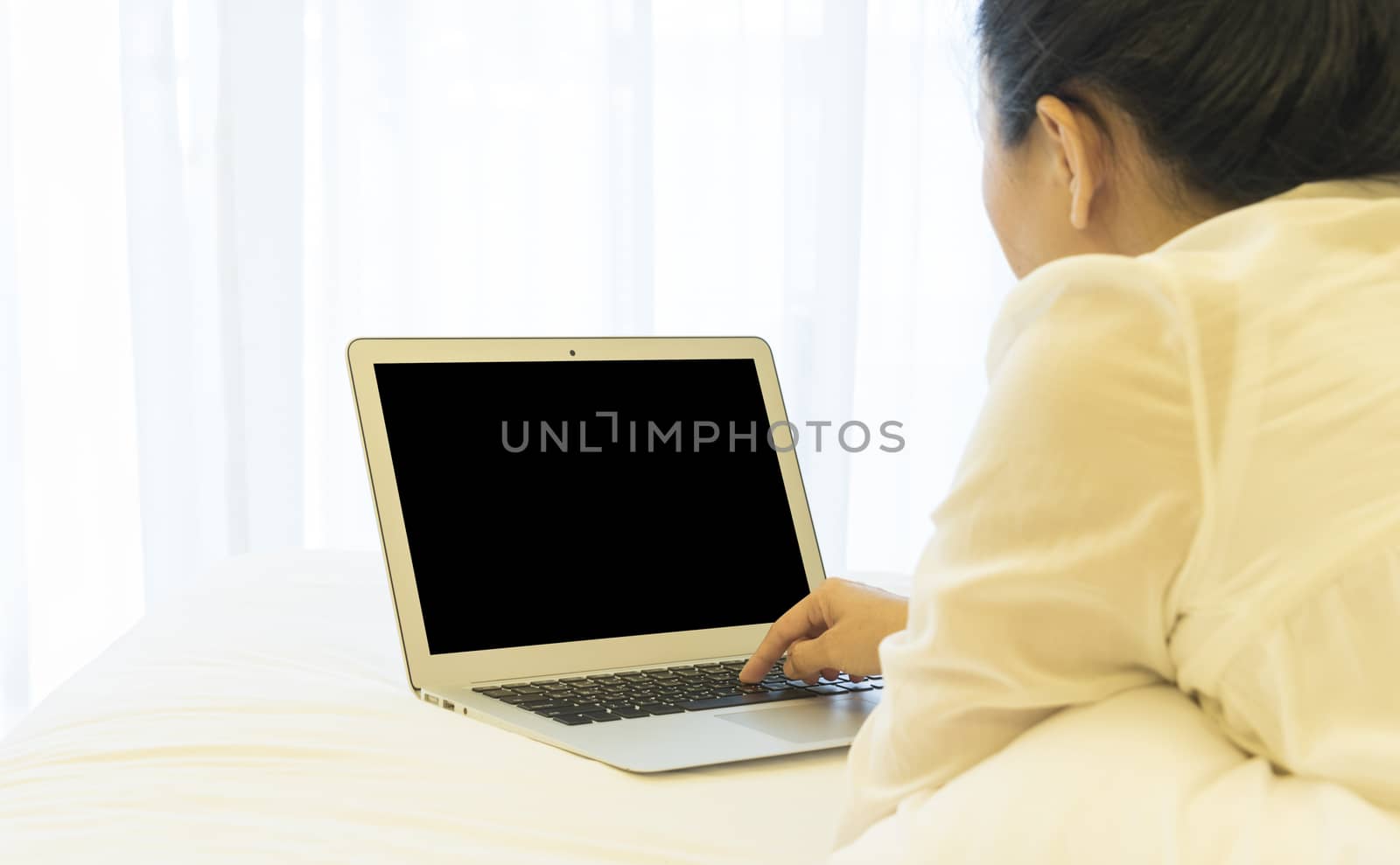 young women using laptop computer at home. technology concept, freelance concept, business concept, shopping online concept. Selective focus.