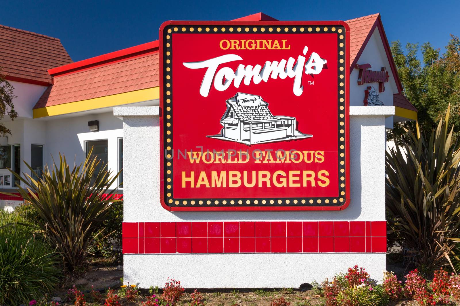 Original Tommy's Exterior and Sign by wolterk