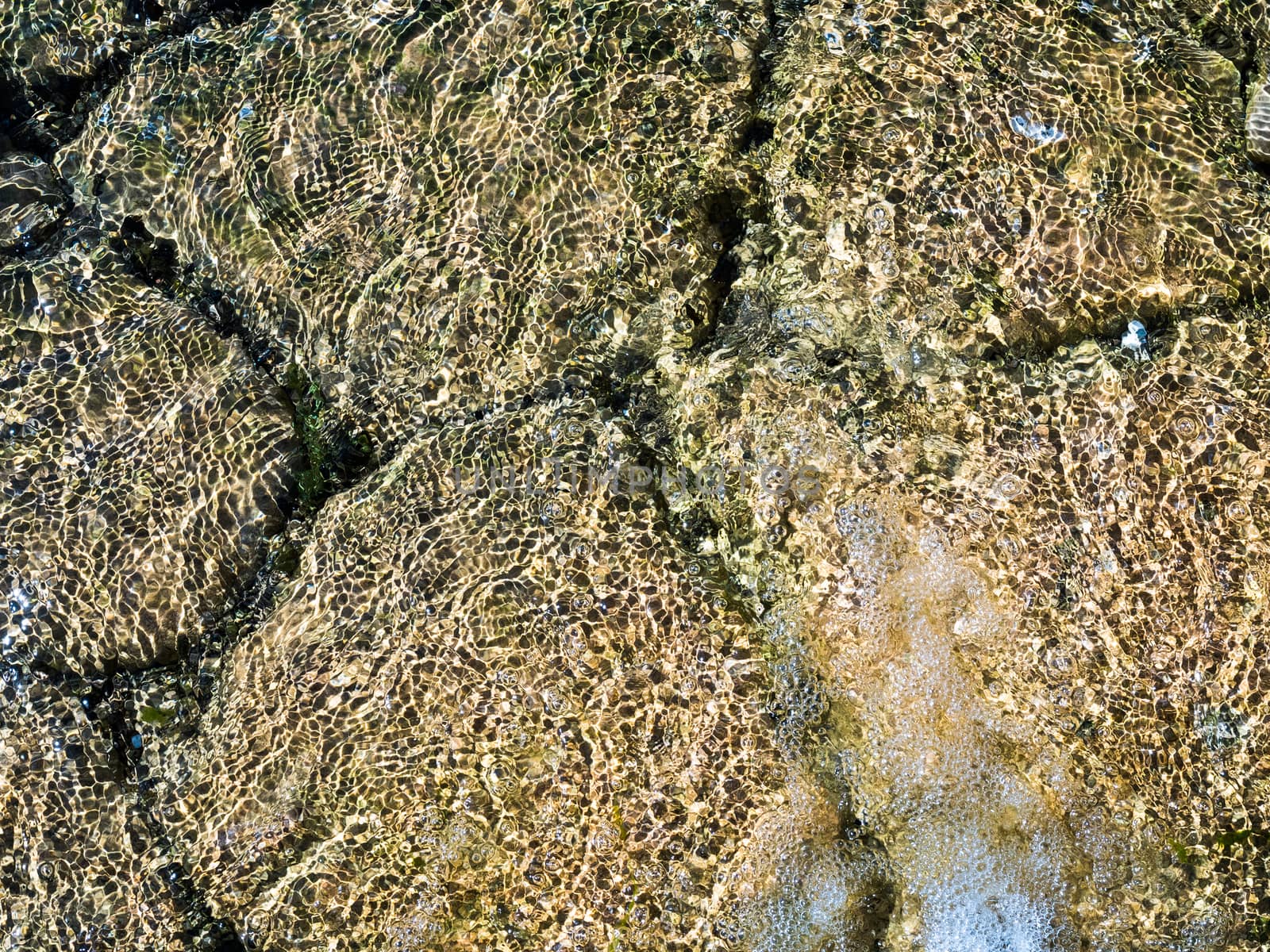 Background formed by the water of a stream flowing over rocks.