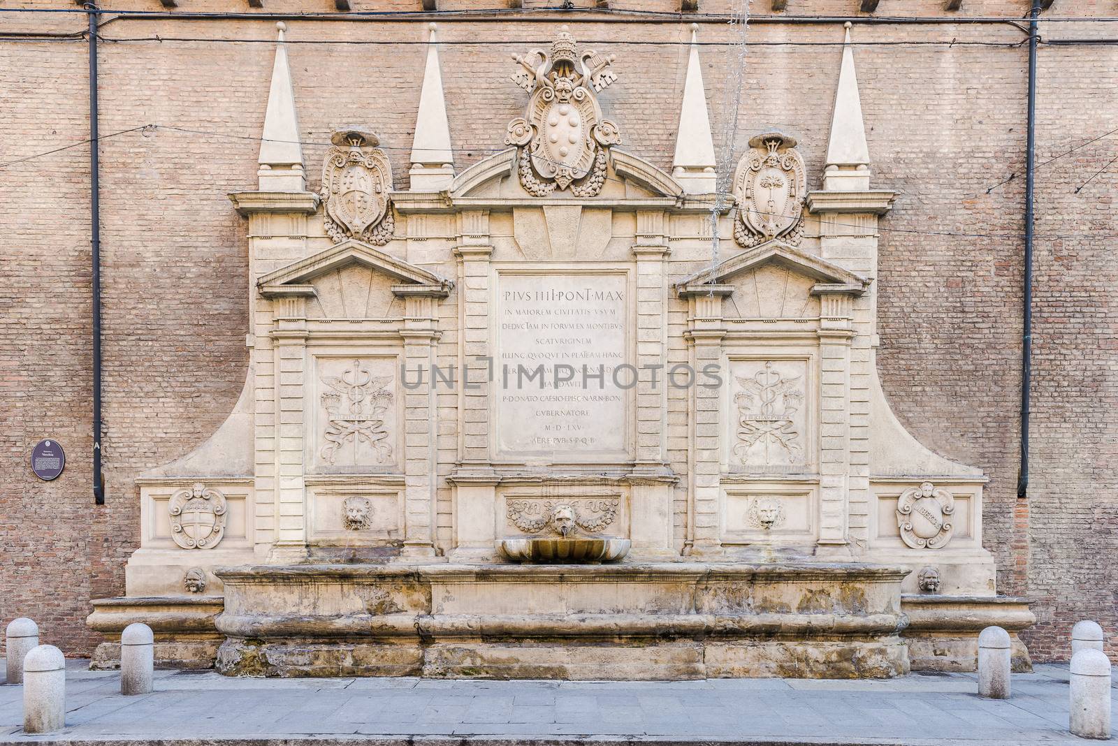 Fontana Vecchia in Bologna by faabi