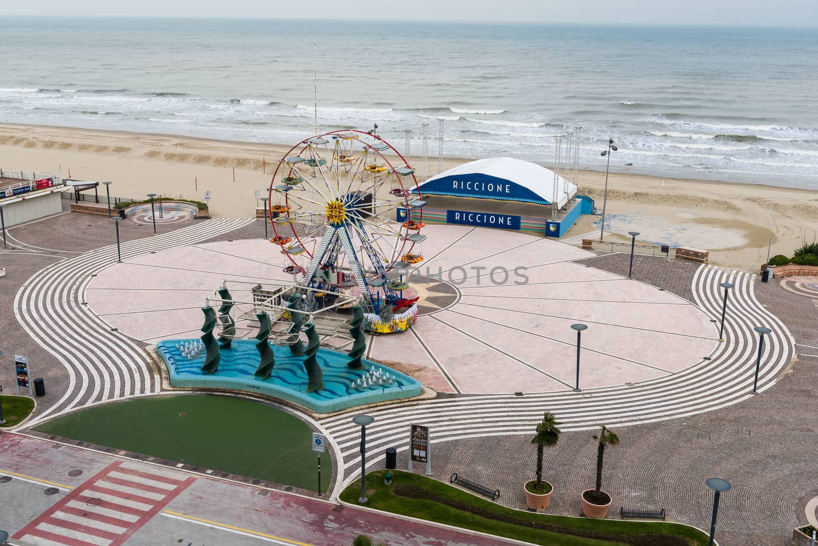 Ferris wheel on the beach by faabi