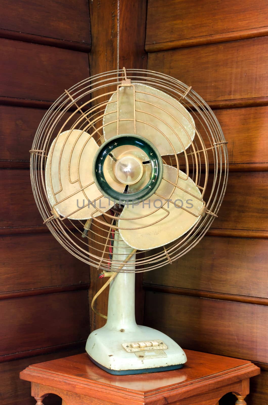 old electric fan  by nop16