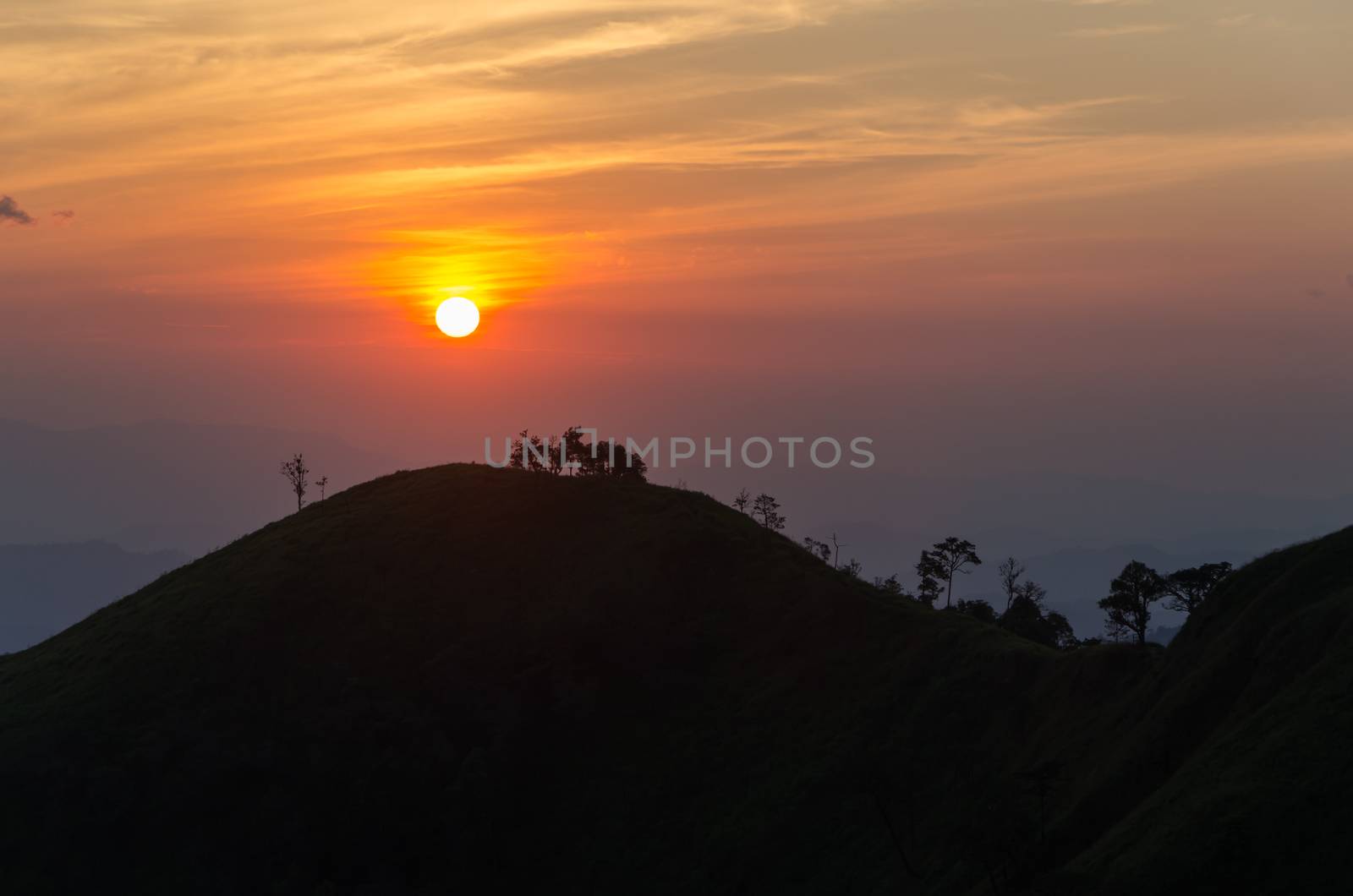 Sunset in the mountains. by nop16