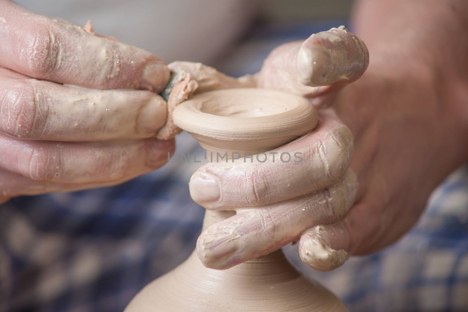 Hands of a potter by kozak