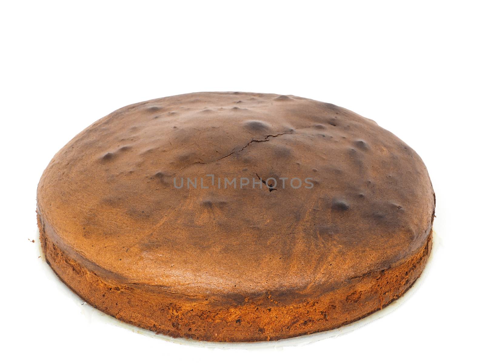 Whole circular shaped chocolate cake towards white by Arvebettum