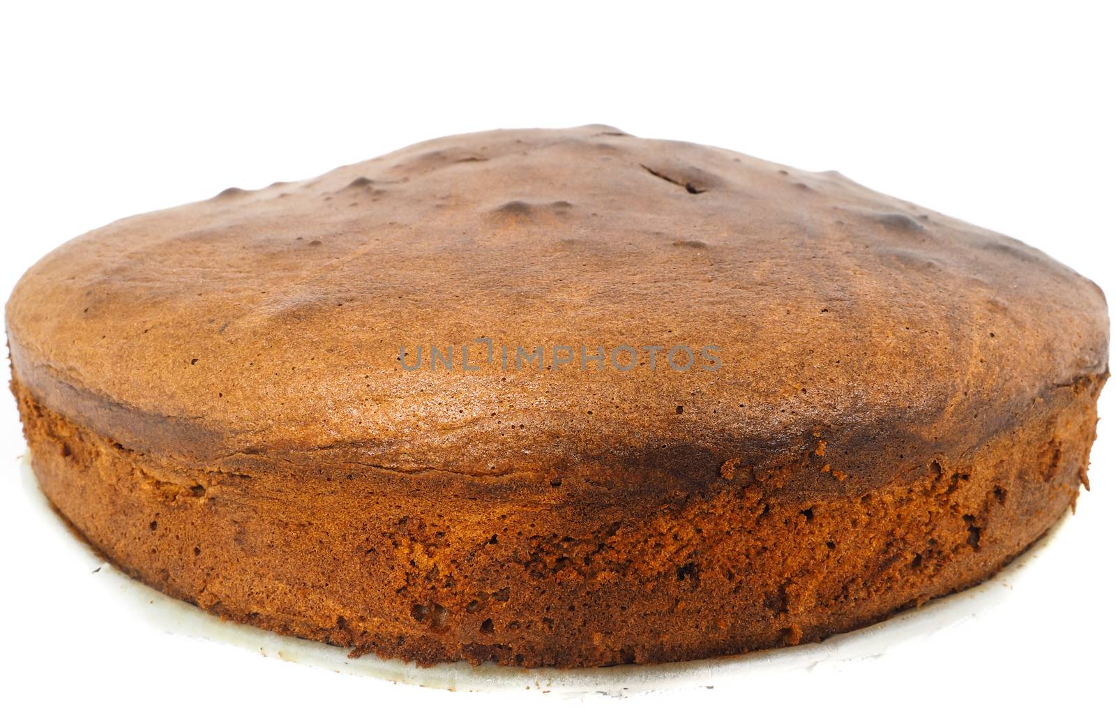Closeup of freshly made round shaped chocolate cake base by Arvebettum
