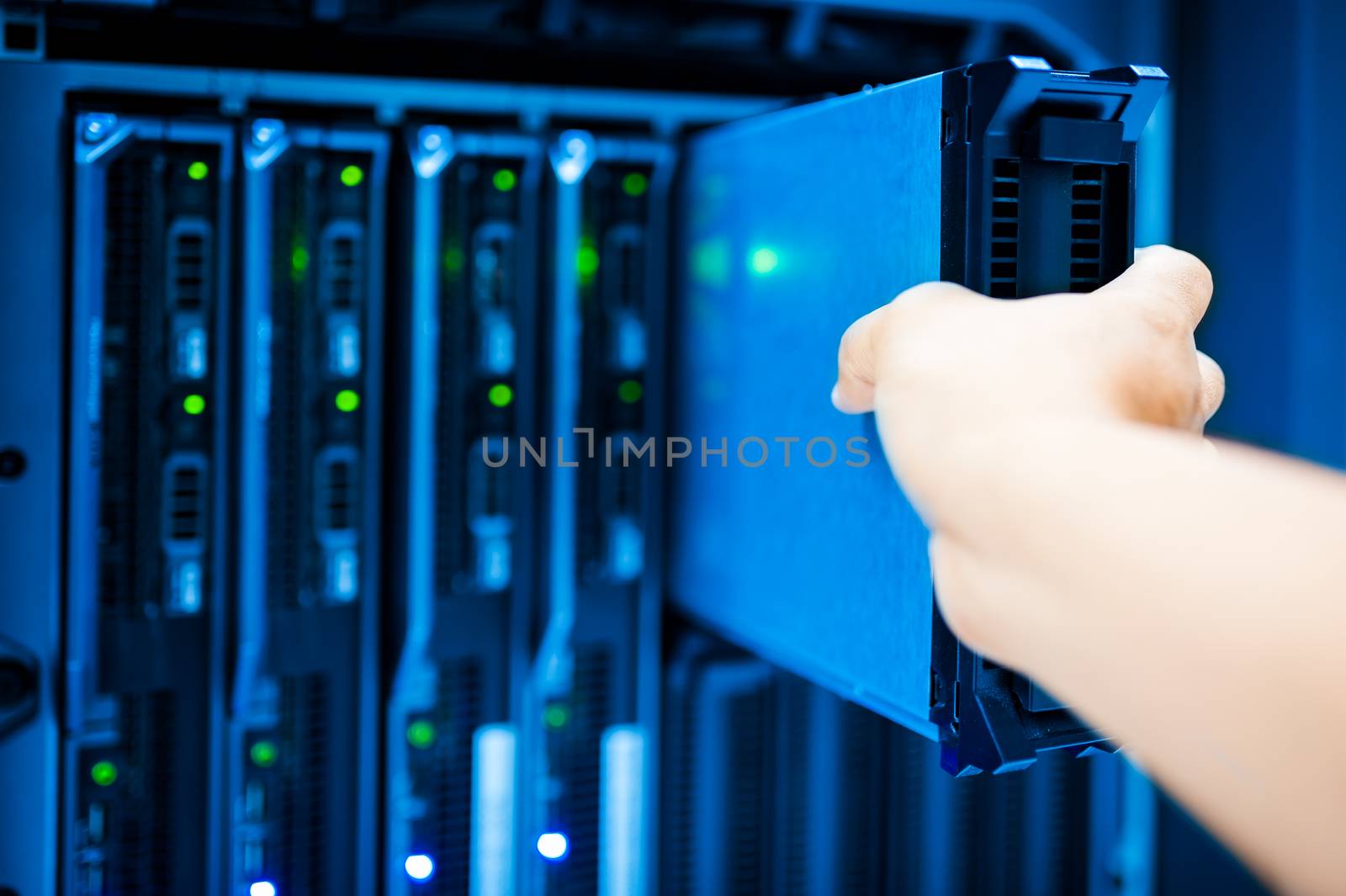 People fix server network in data room by panumazz@gmail.com