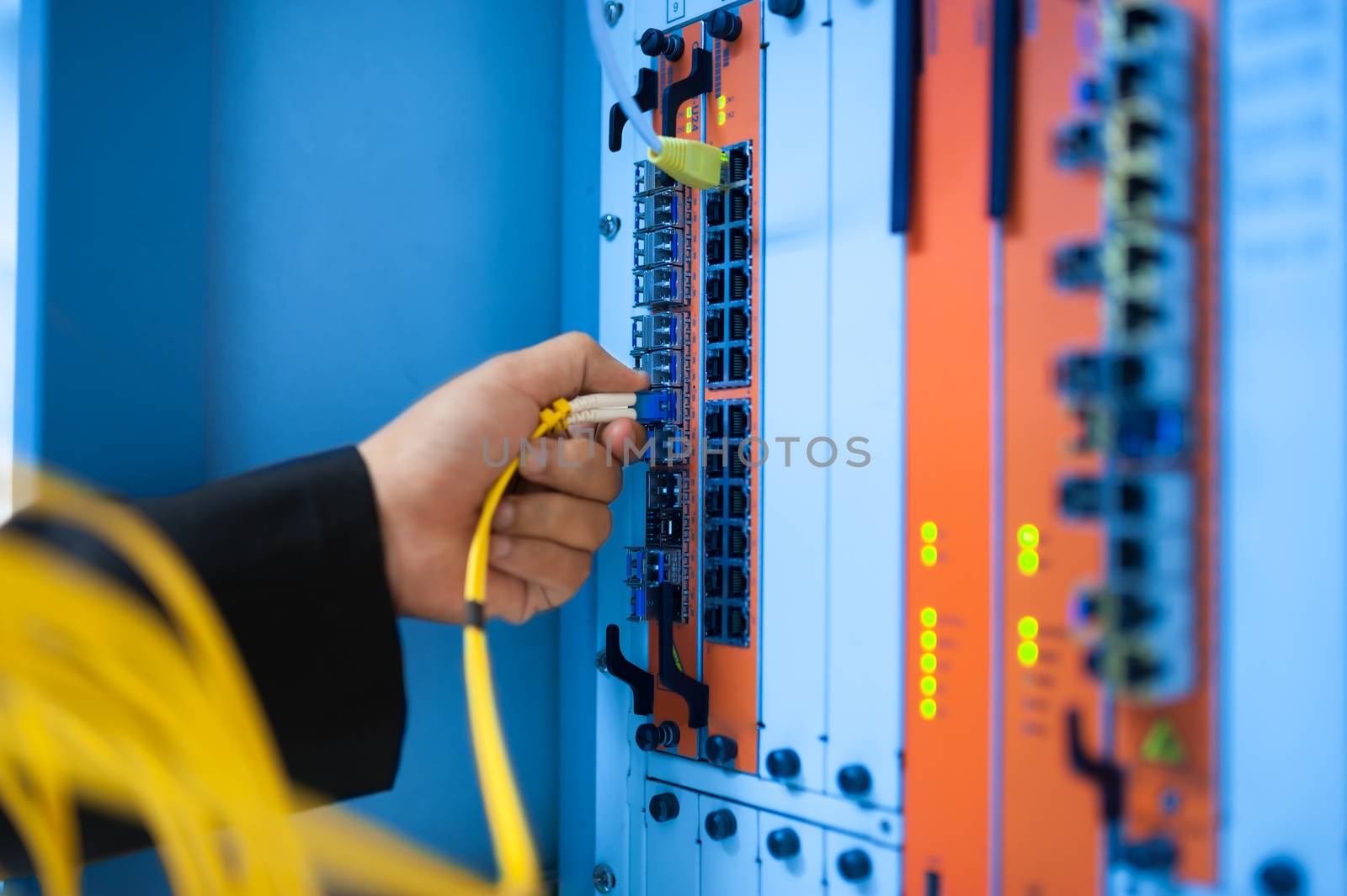 Fix network switch in data center room .