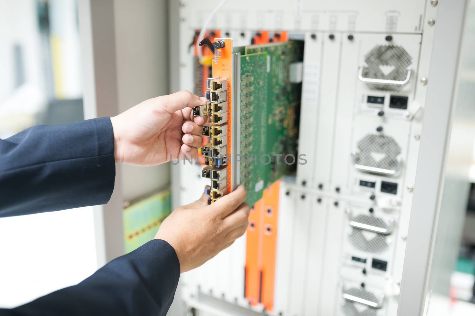 Fix network switch in data center room .