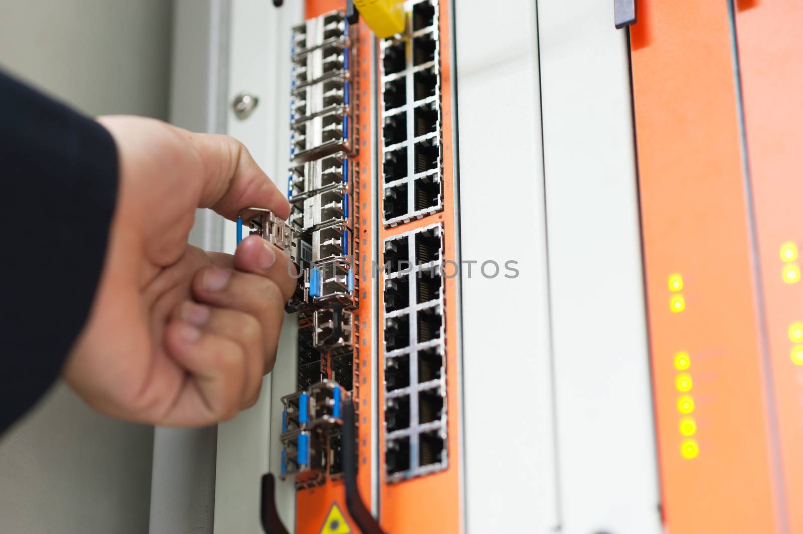 Fix network switch in data center room .