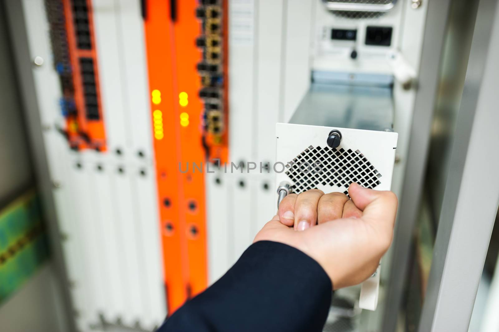 Fix network switch in data center room .