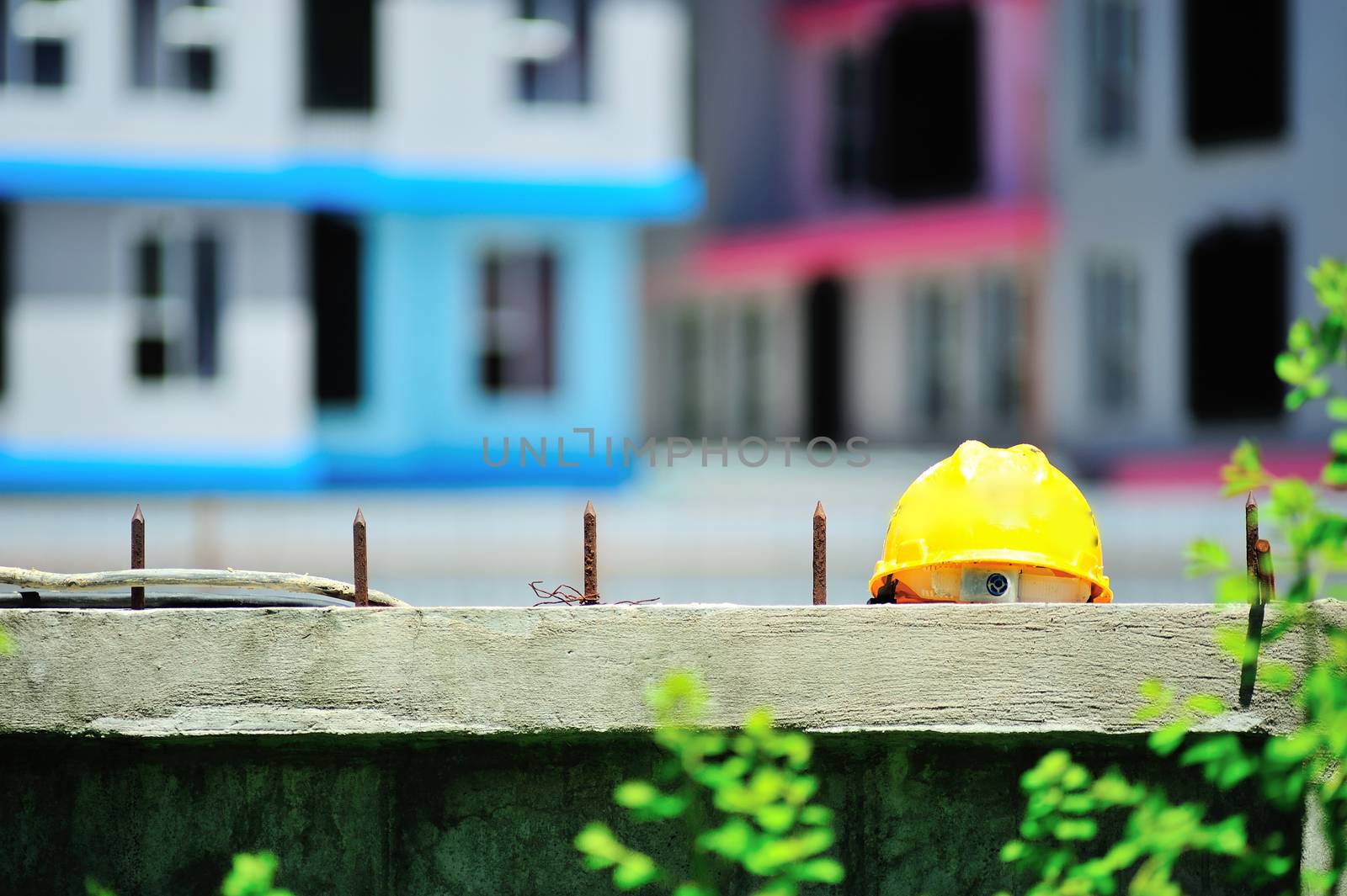 An safety helmet in construction place .