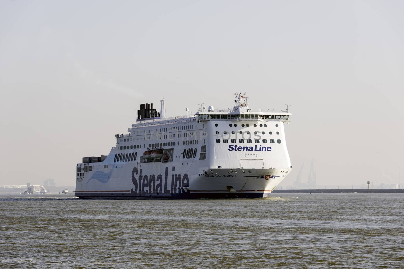 HOEK VAN HOLLAND,NETHERLANDS - FEBRUARI 17: ship from Stena line leaving harbour to England harwich on Februari 17 2016 in Hoek van Holland,this river is the bigeste river in Holland 