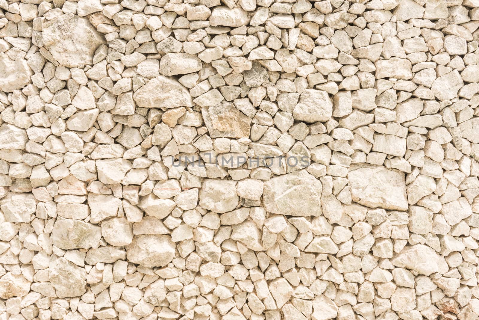 Stone walls caused by the specter of stone of various sizes.