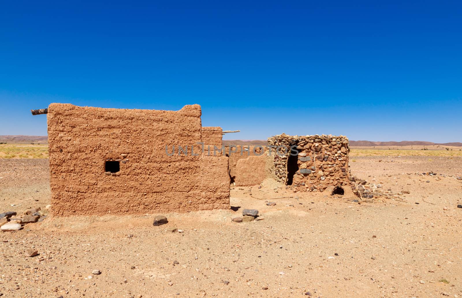 hut Berber in the Sahara desert by Mieszko9