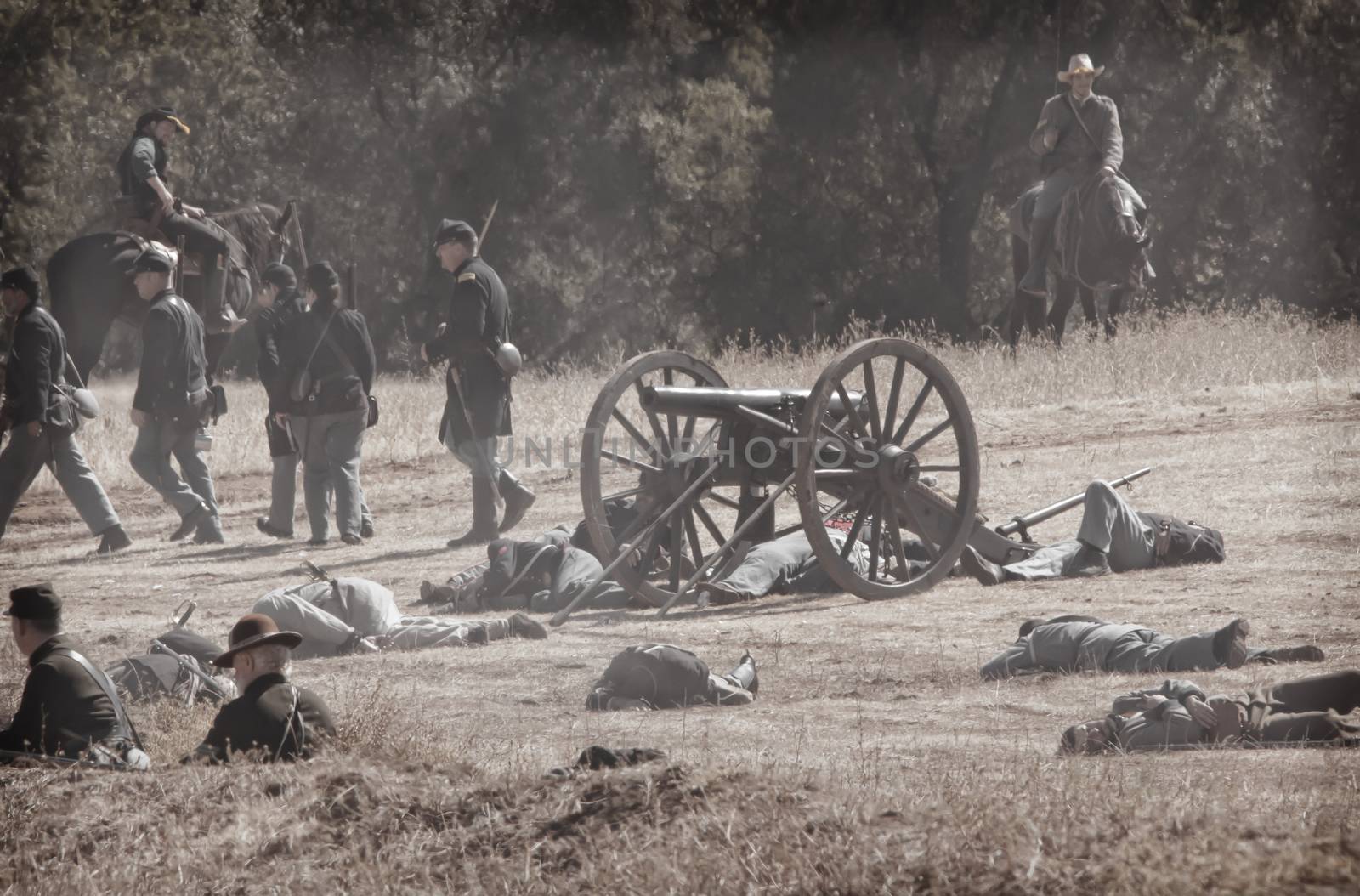 Union and Confederate wounded or dead soldiers litter the battlefield during a Civil War Reenactment at Anderson, California.
Photo taken on: September 27th, 2014