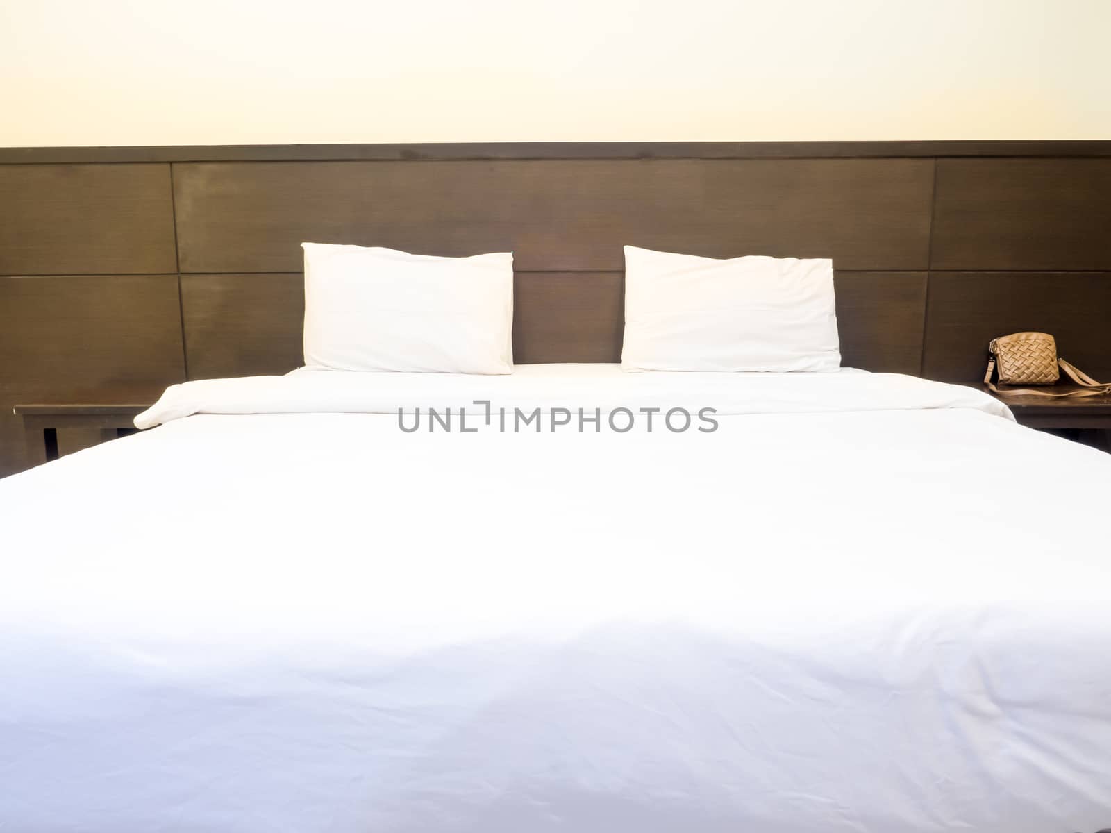 a double minimal bedroom by APTX4869