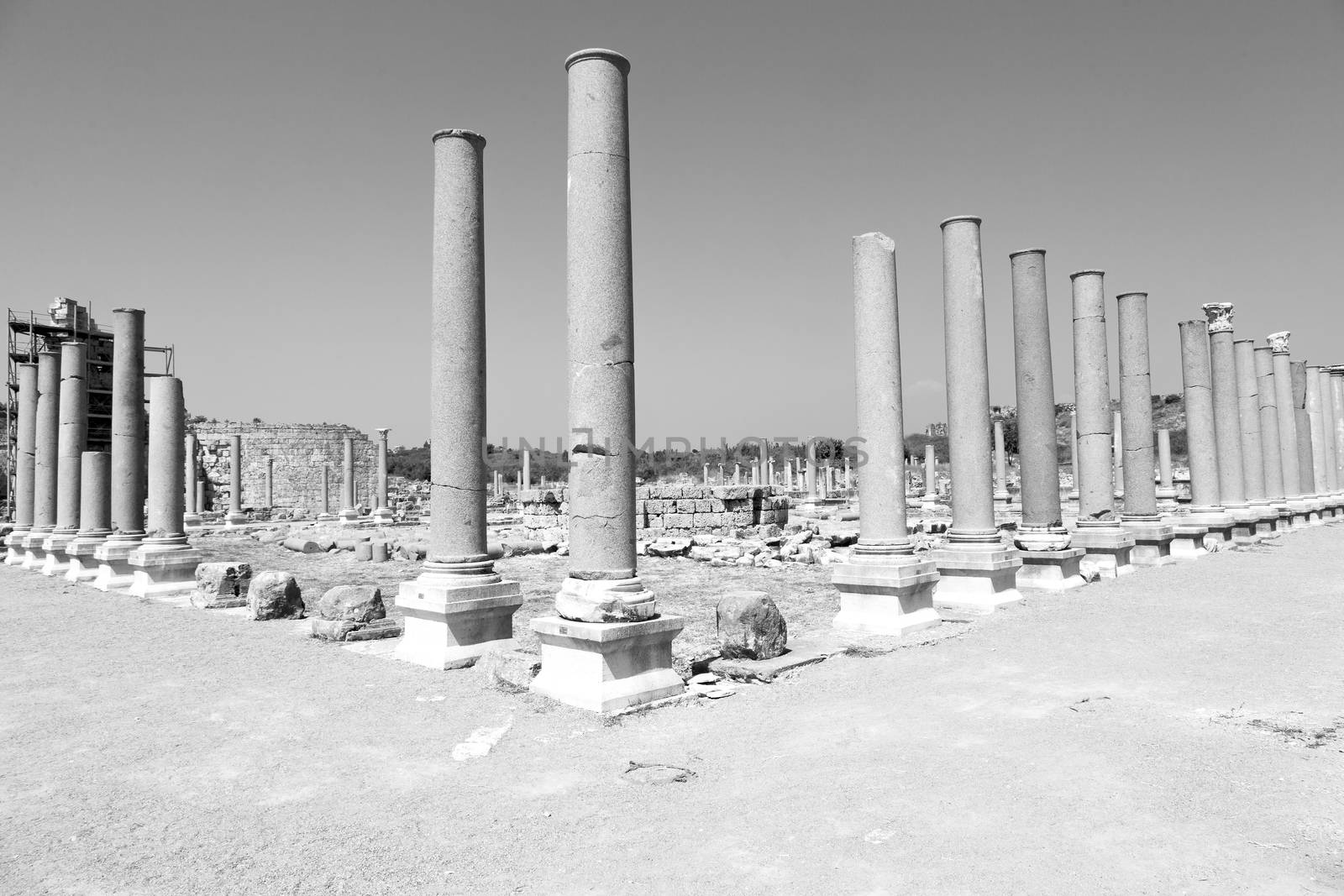  old   construction in asia turkey the column  and the roman temple 