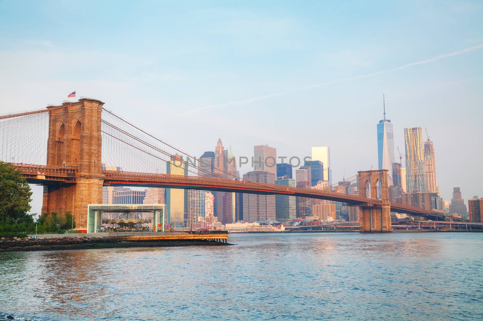 Lower Manhattan cityscape with the Brooklyn bridge