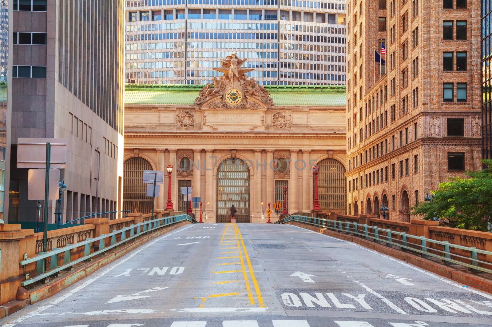 Grand Central Terminal viaduc and old entrance in New York