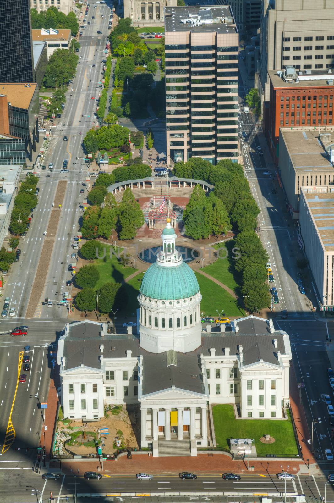 Downtown St Louis, MO with the Old Courthouse in the morning