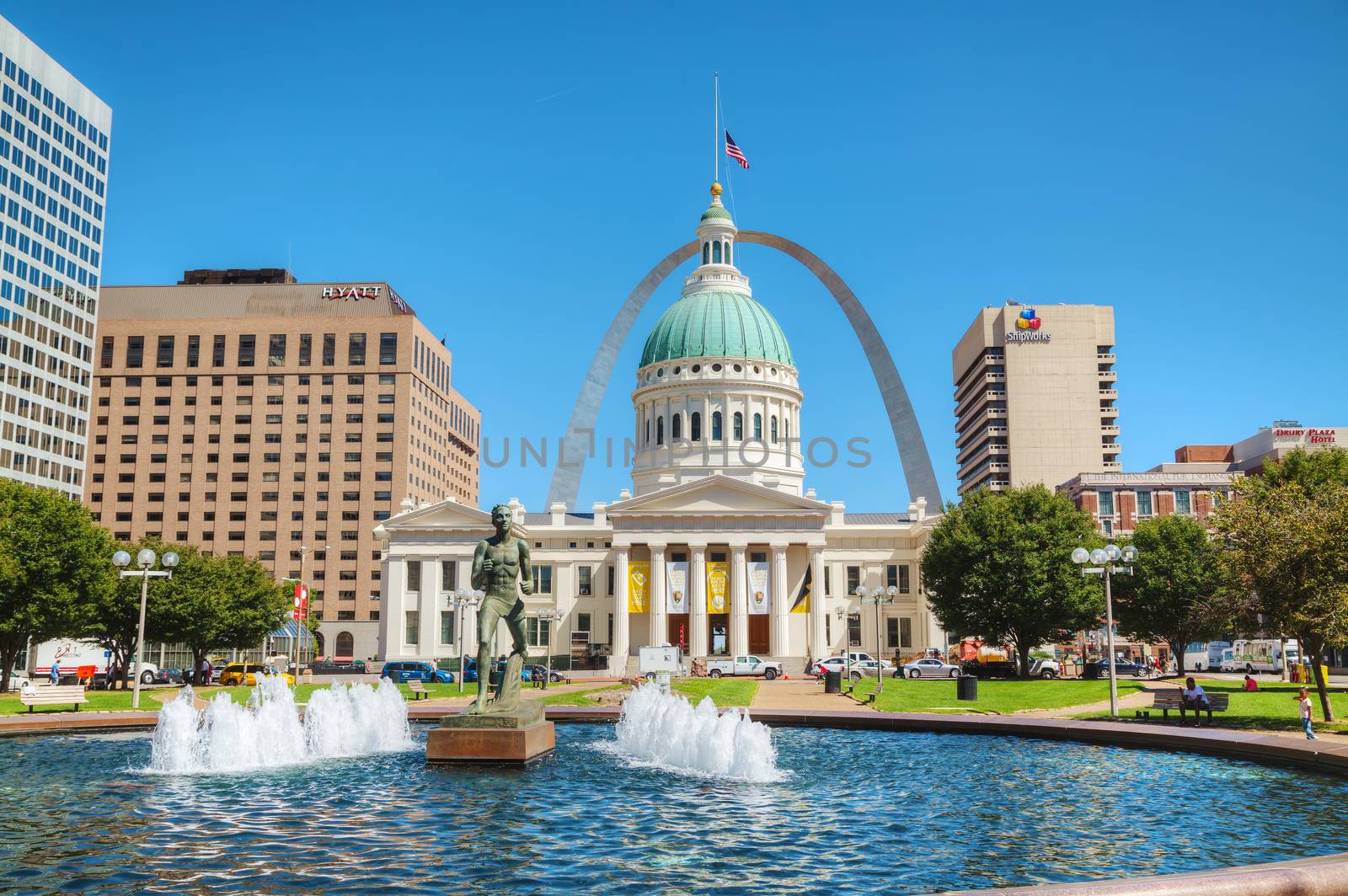 ST LOUIS, MO, USA - AUGUST 25: Downtown St Louis, MO with the Old Courthouse on August 25, 2015 in St Louis, MO, USA.