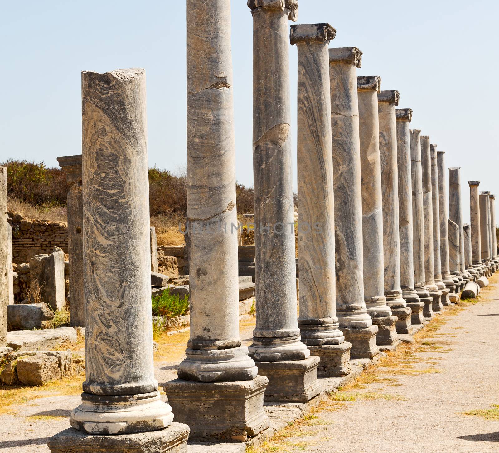  old   construction in asia turkey the column  and the roman temple 