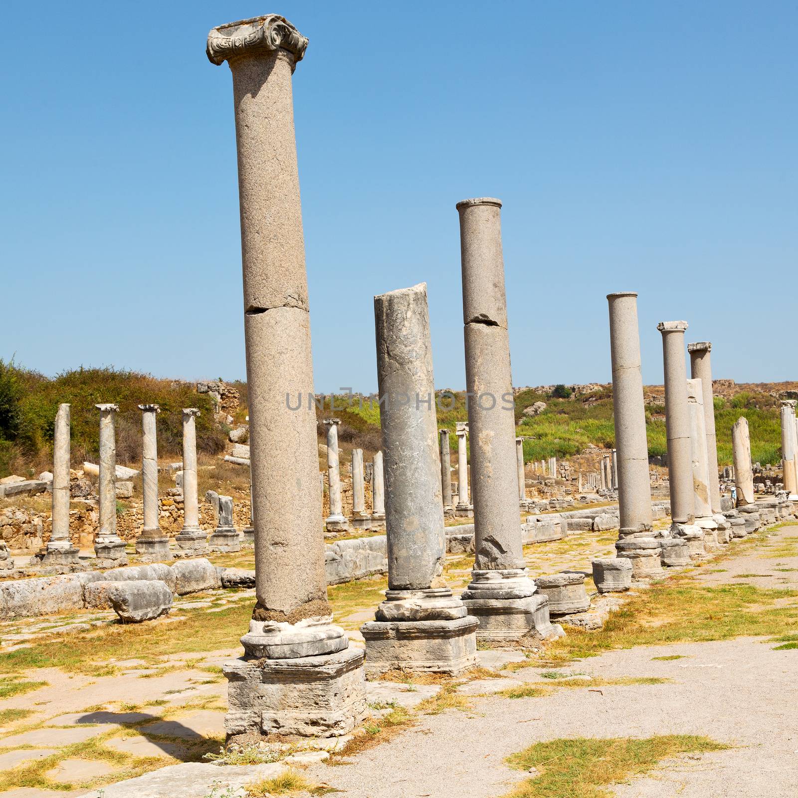  old   construction in asia turkey the column  and the roman temple 