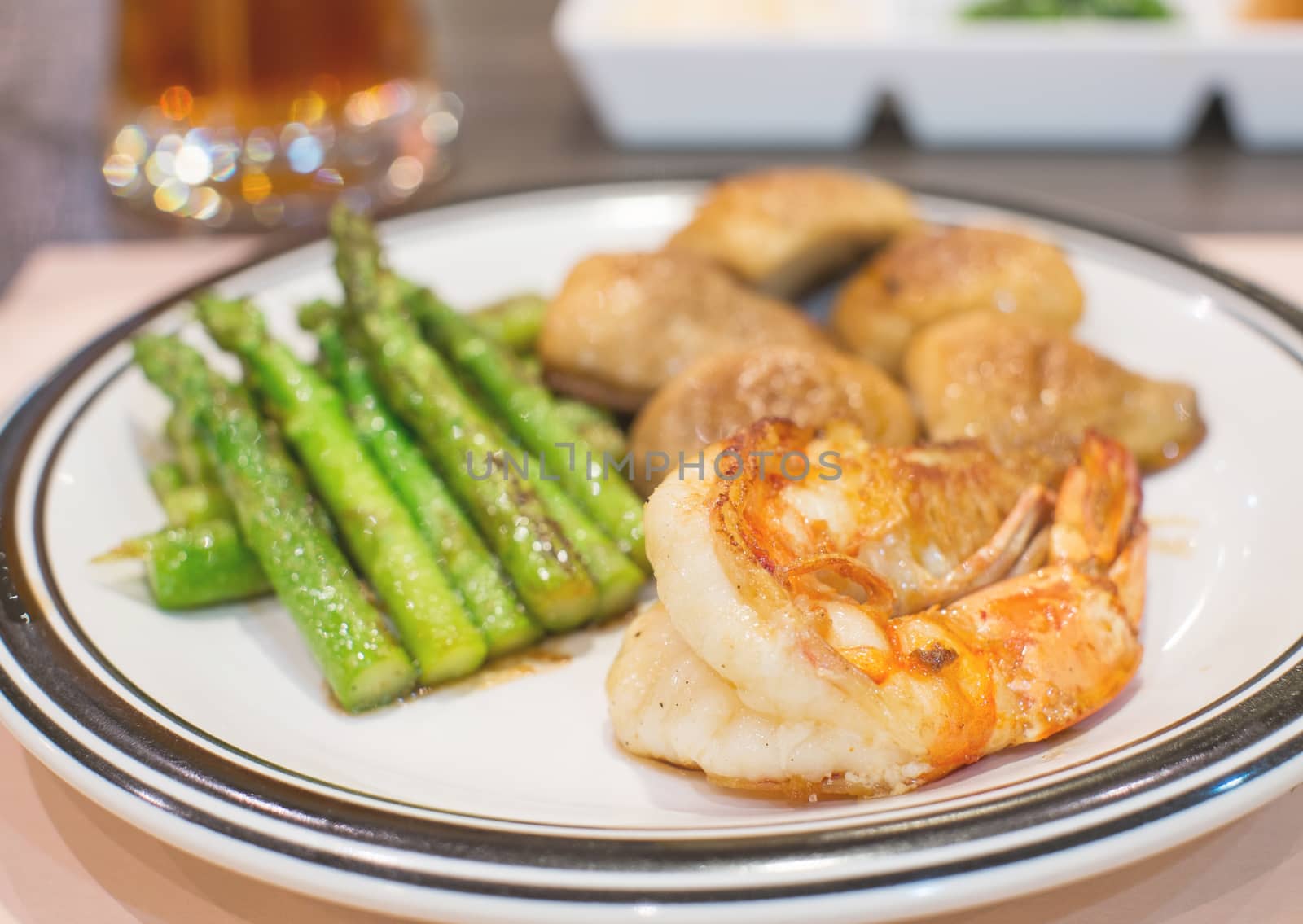 prawn steak with mushroom and asparagus by baworn47