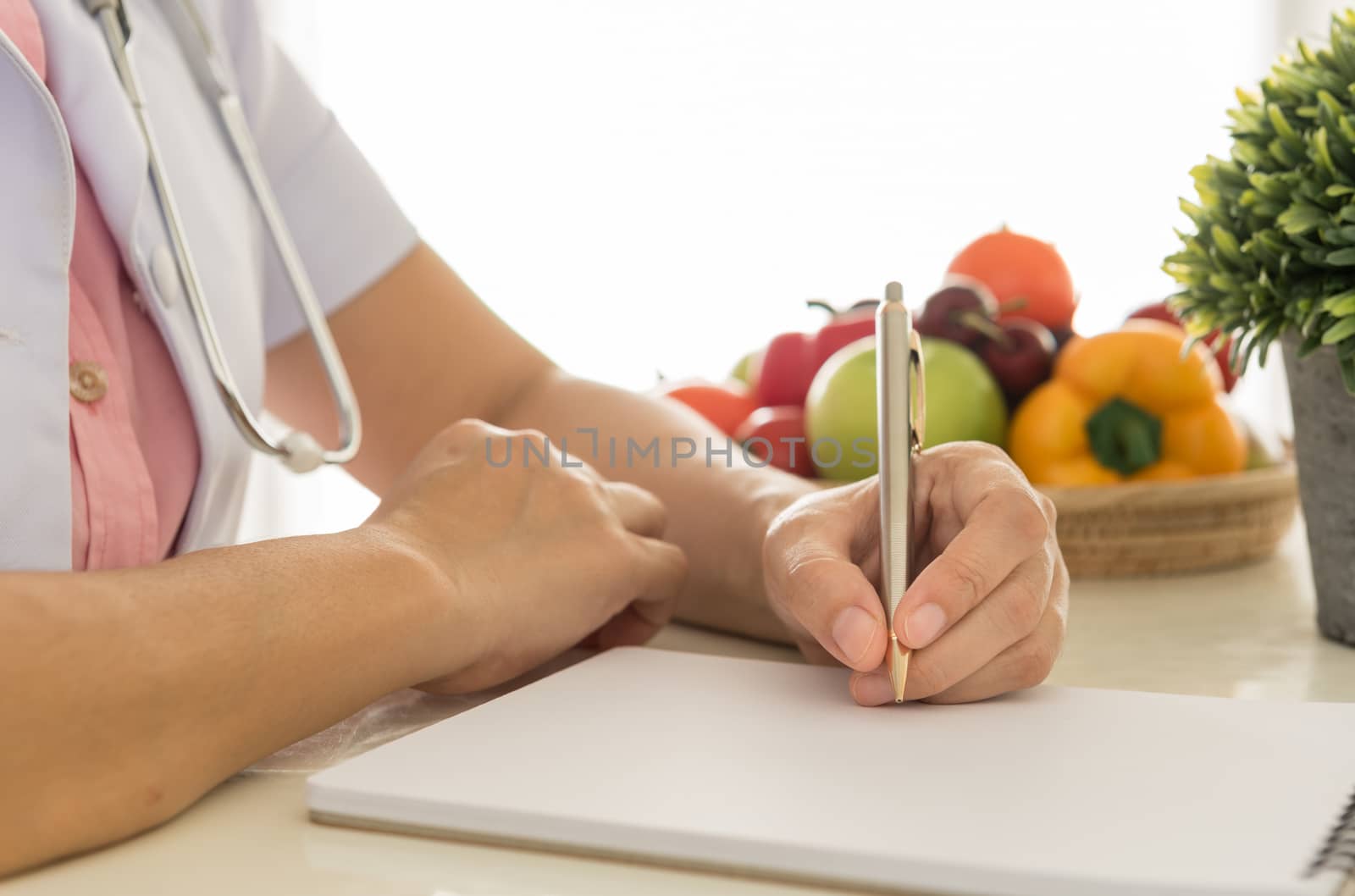 Nutritionists are health care plan for the patient.