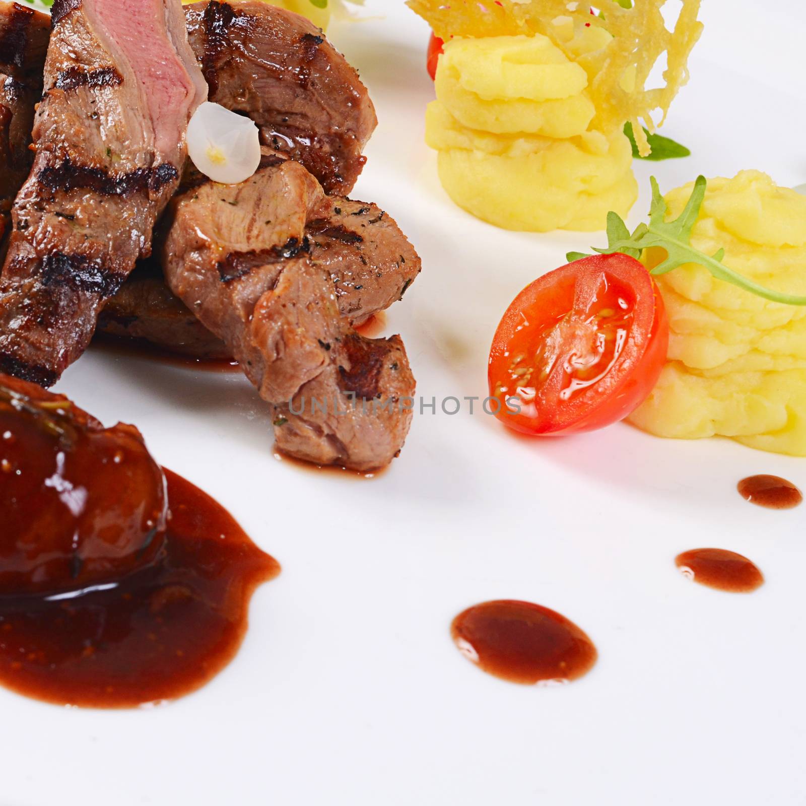Tenderloin of veal with sauce of figs