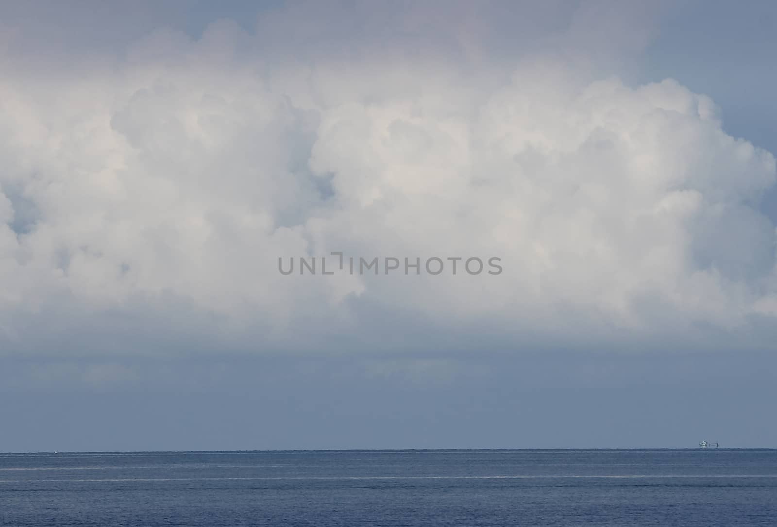 Beautiful sea and clouds sky by pumppump