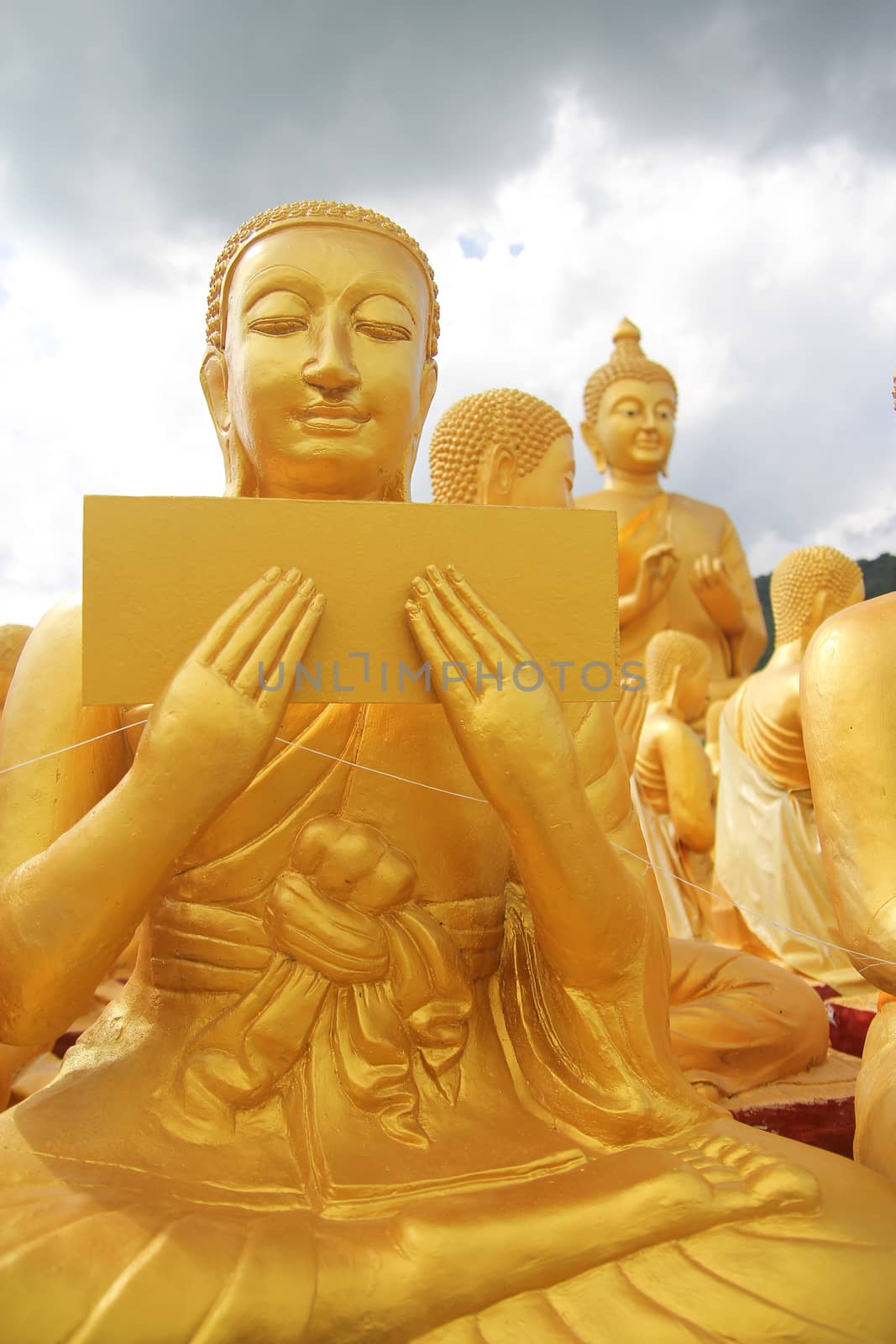 Aligned statues of Buddha by pumppump