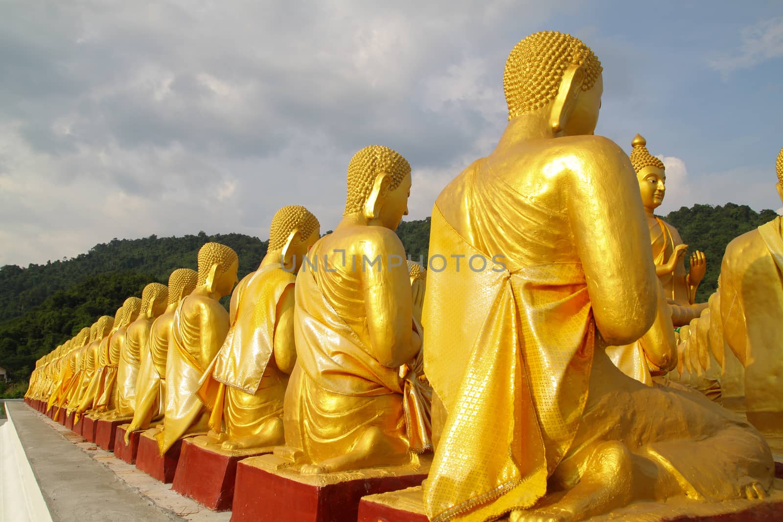 gold line budda  in thailand