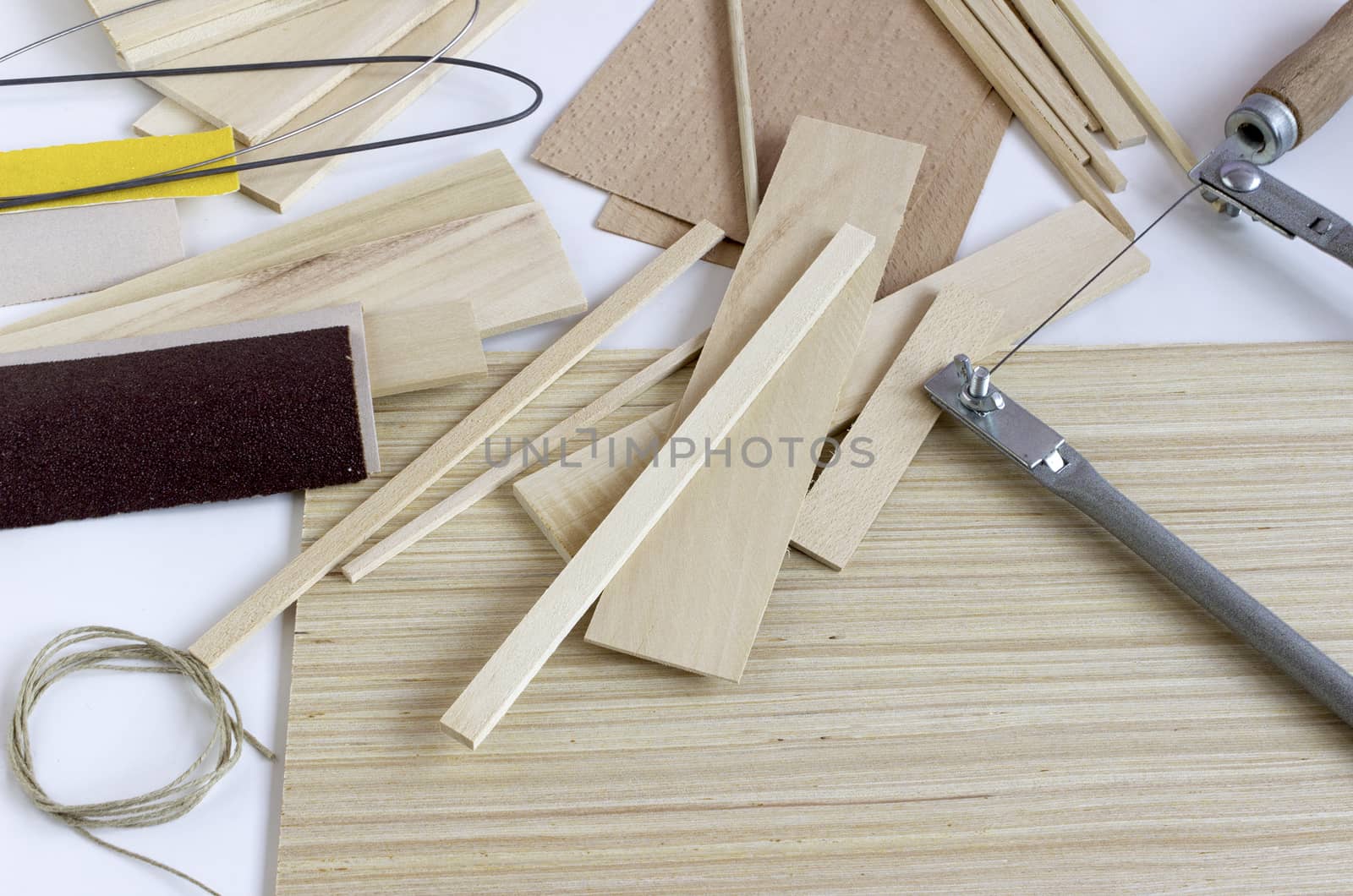 Material for making models of wood

