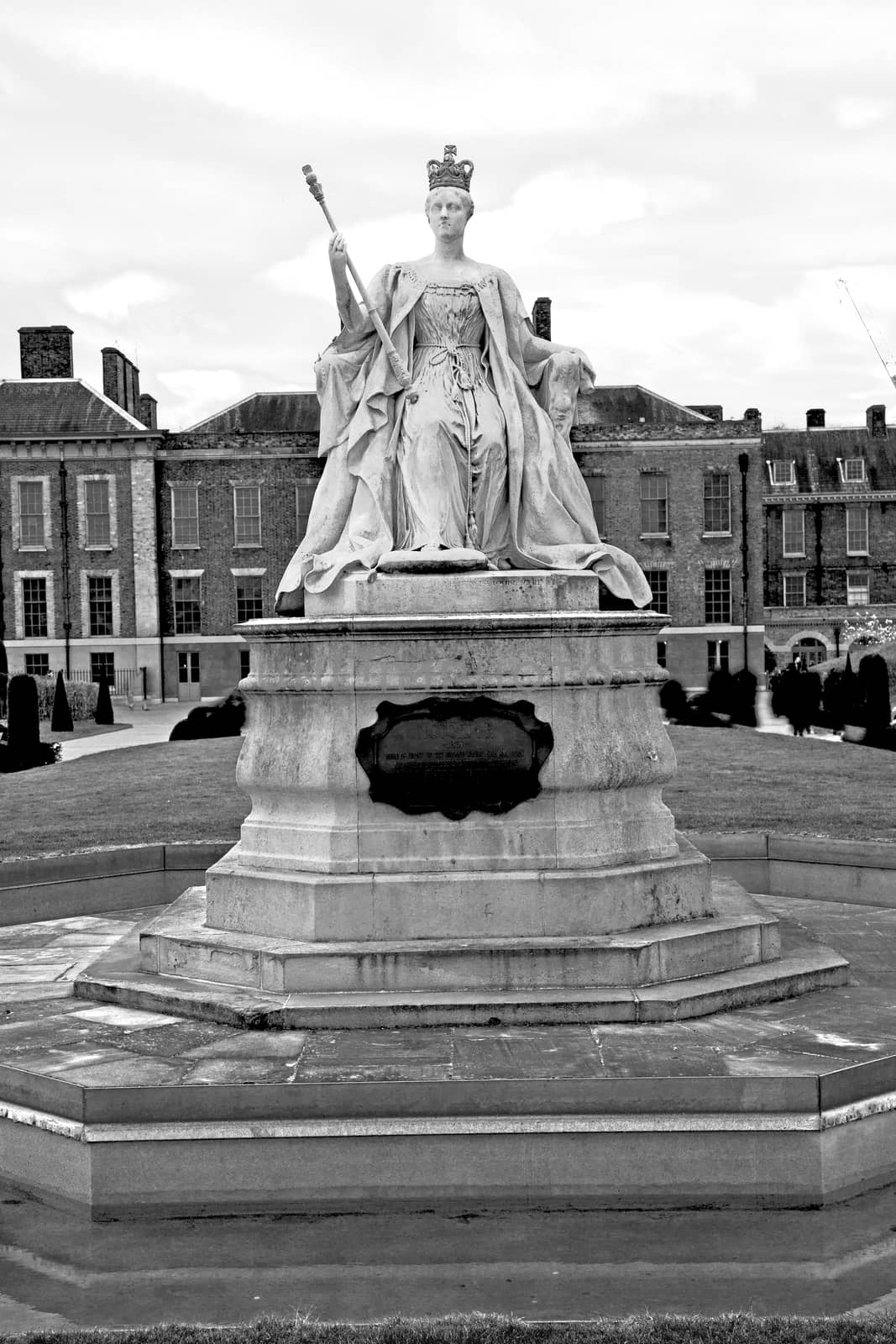 marble and statue in old city of london     england