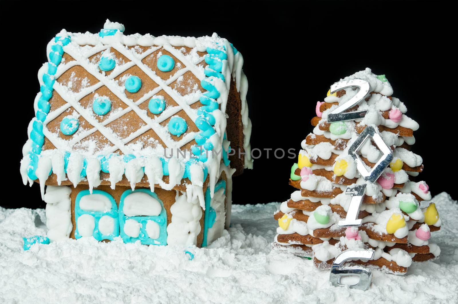 Gingerbread house and Christmas tree for New Year 2016