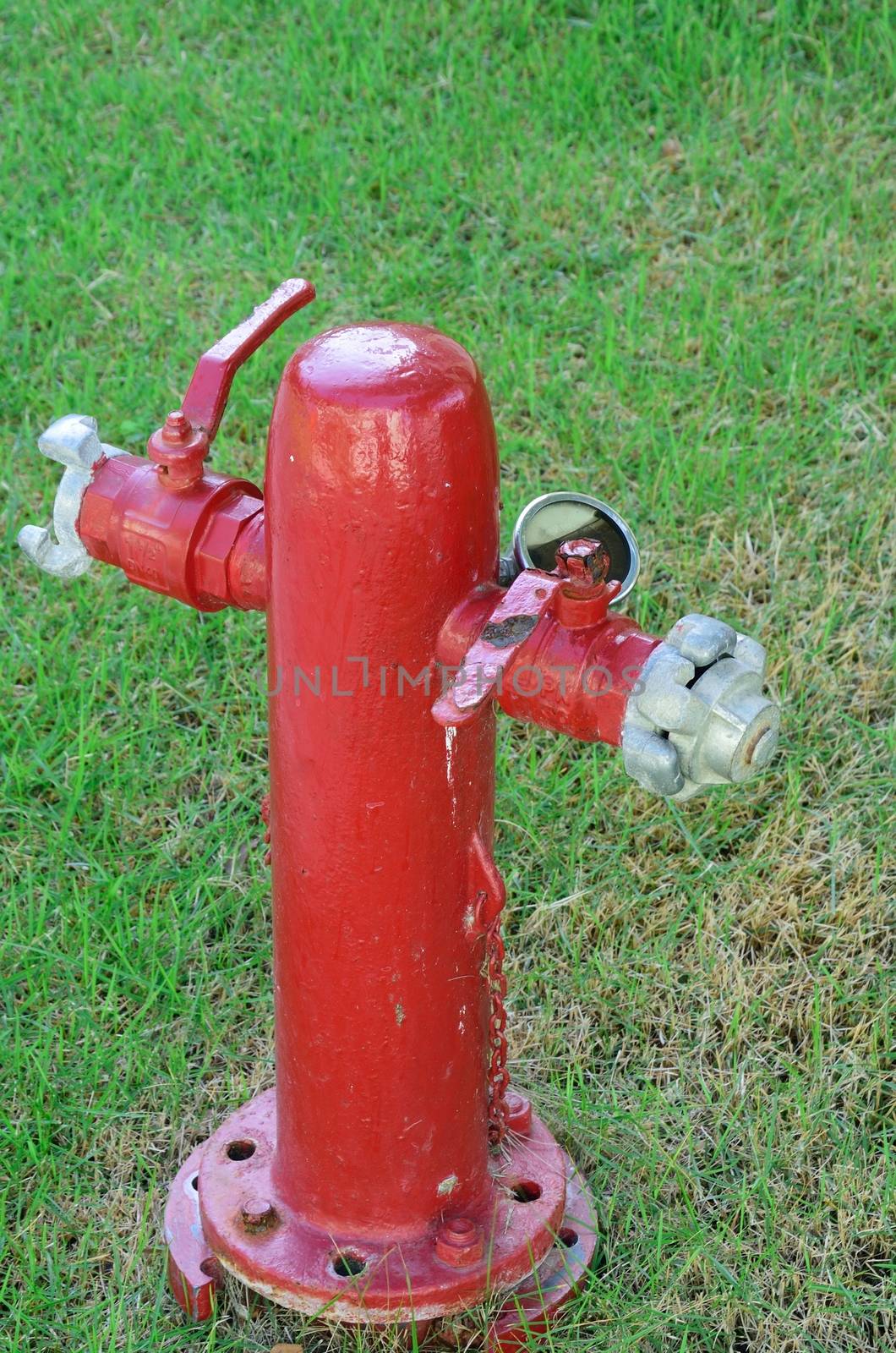 Old Fashioned red fire hydrant by pauws99