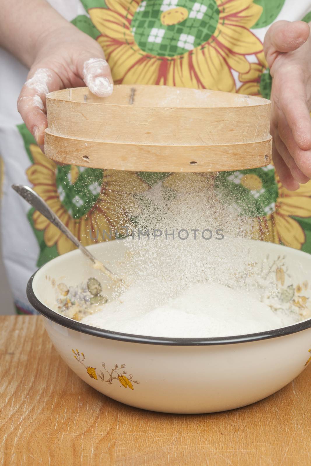 Women's hands prepairing flour before baking pie by kozak