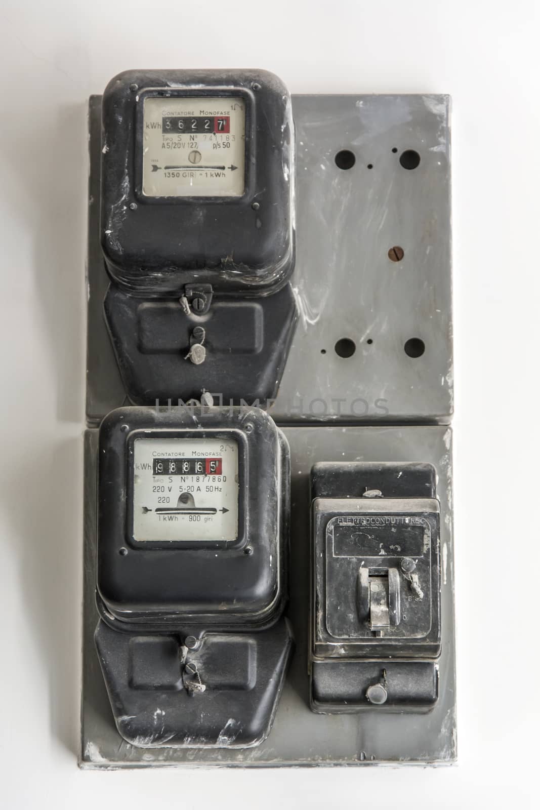 vintage electric single phase counter activated in 1959 