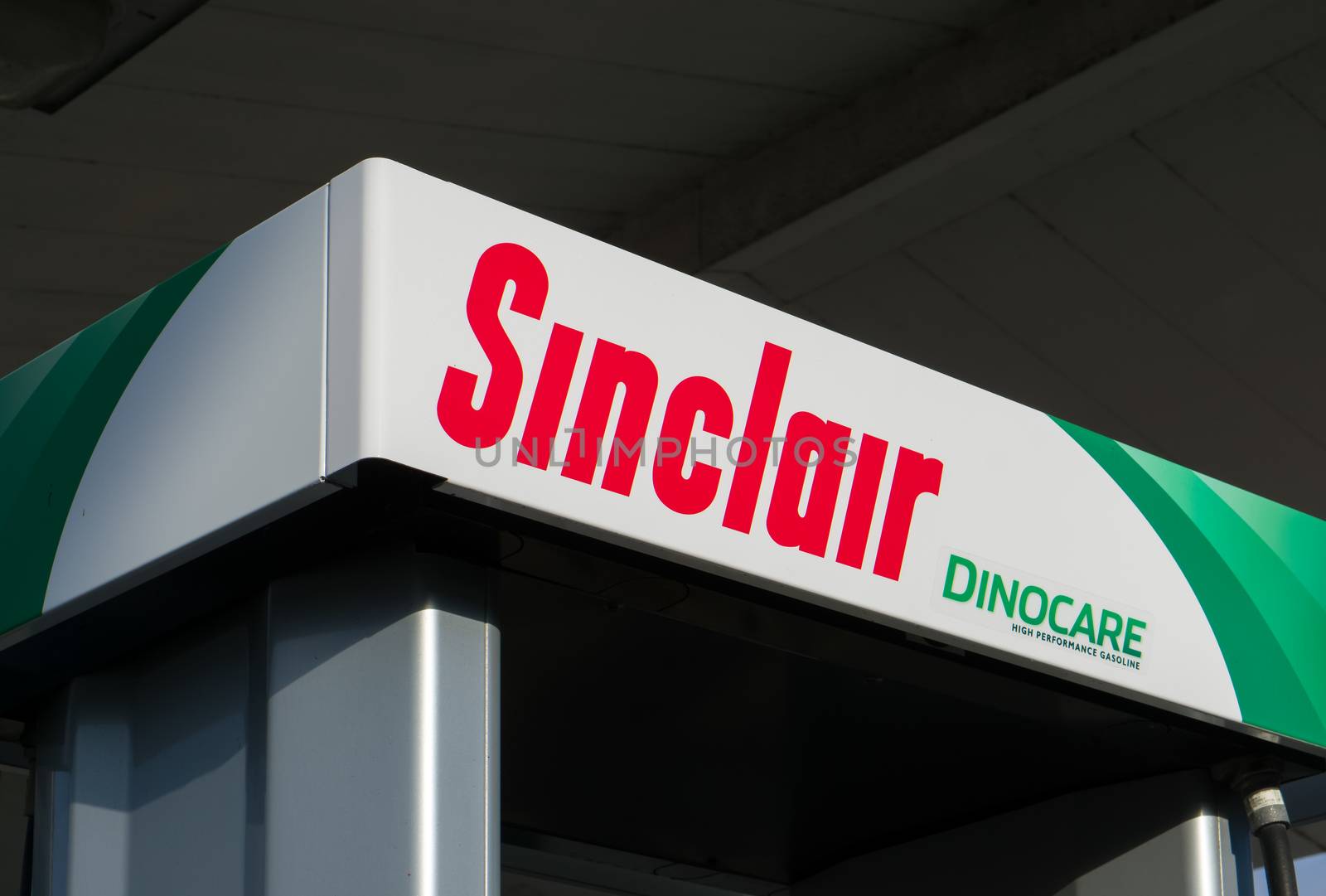 Sinclair Gas Station Pump and Logo by wolterk