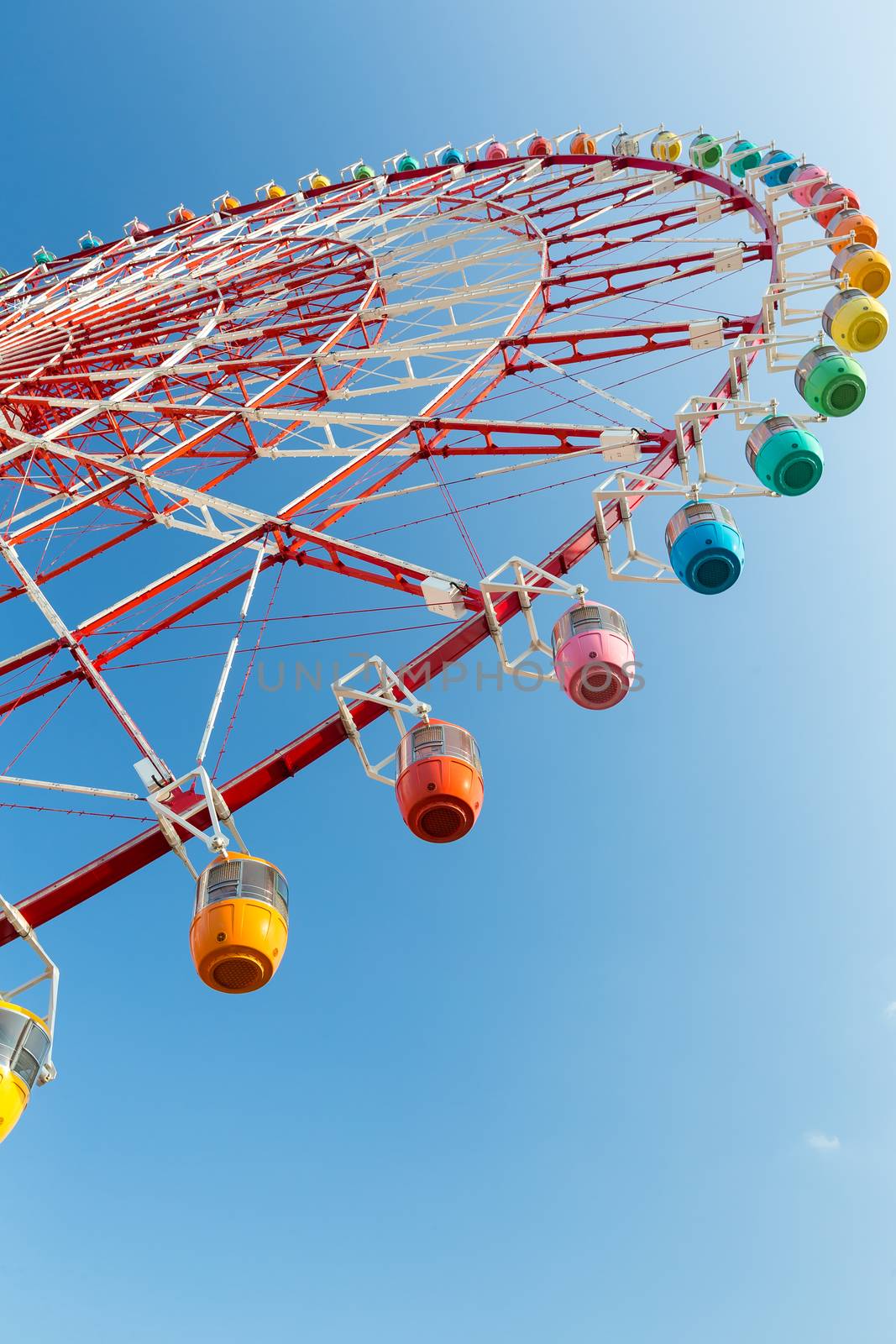 Ferris wheel in carnival by leungchopan