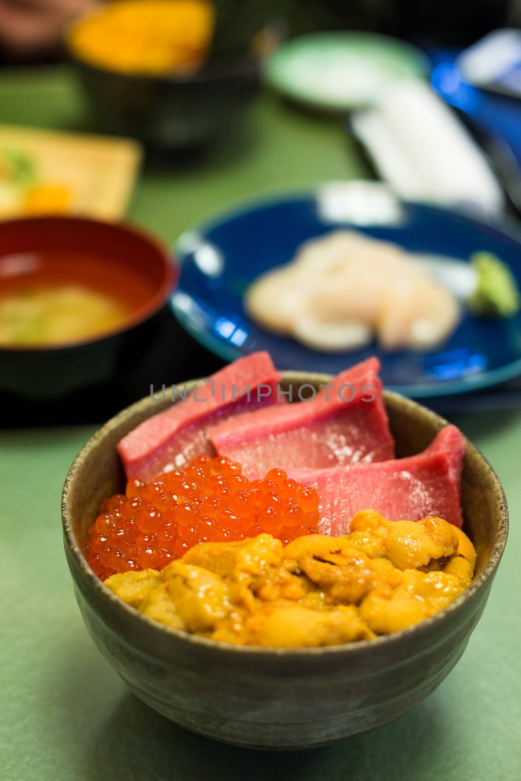 Tuna, roe and urchin don by leungchopan